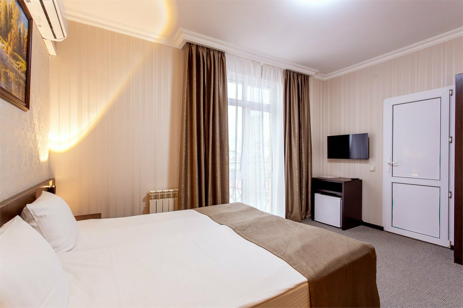 Стандарт с балконом с двуспальной кроватью