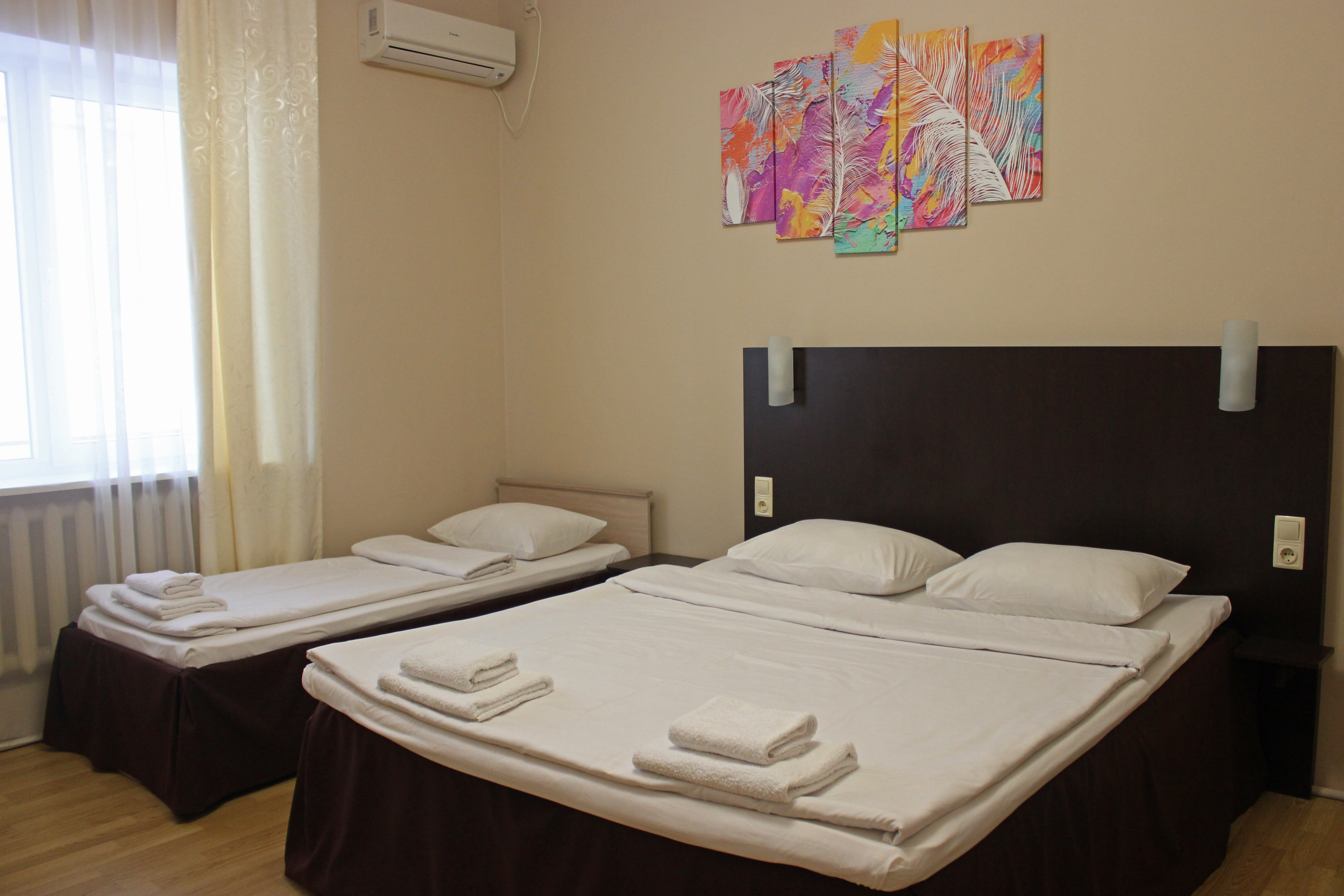 Семейный Трехместный номер с большой ванной комнатой.