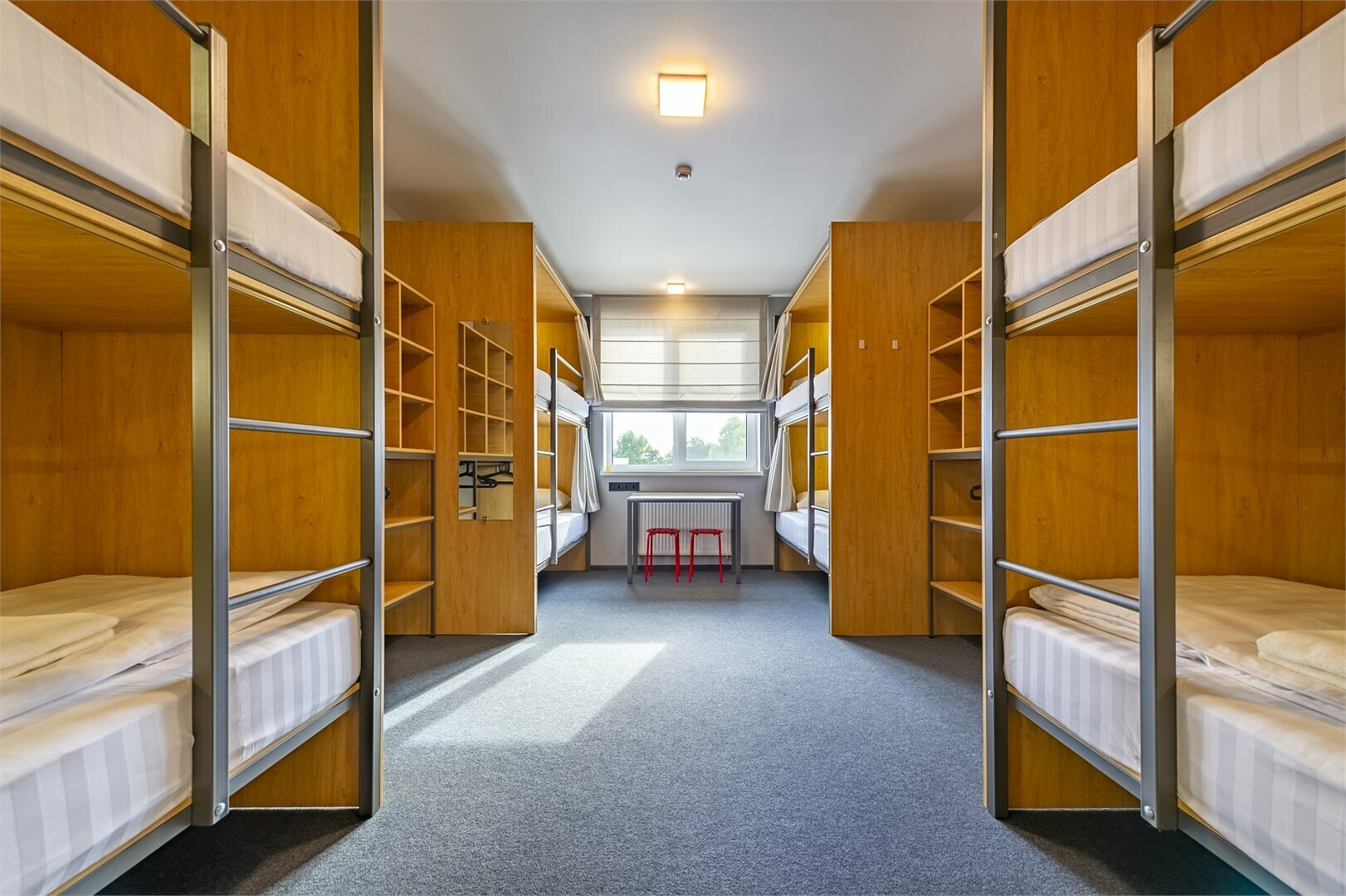 8 - местный номер с общей ванной комнатой (двухъярусные кровати)