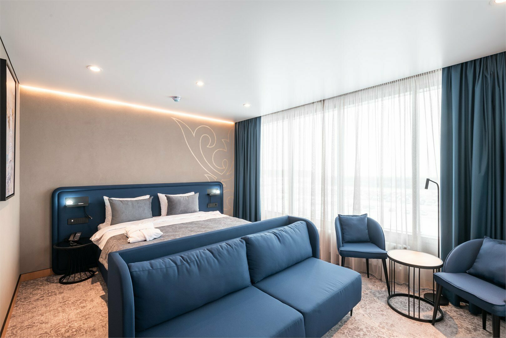 Улучшенный с диваном