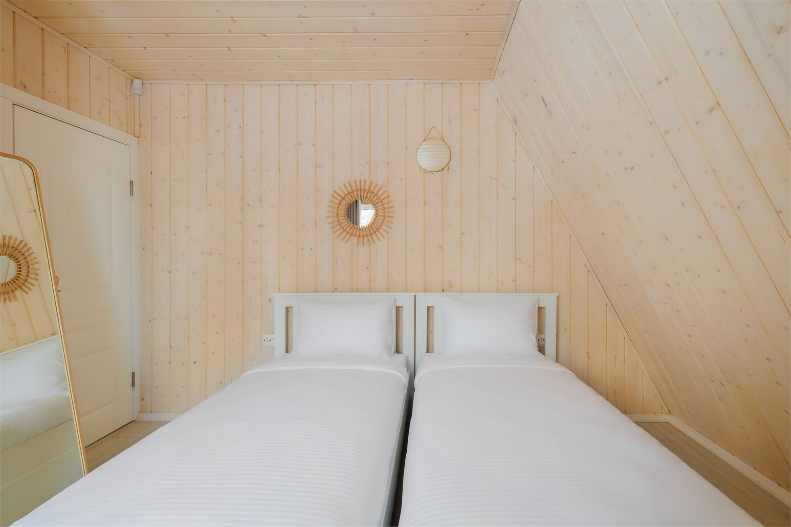 Коттедж 6-местный коттедж с кухней и сауной