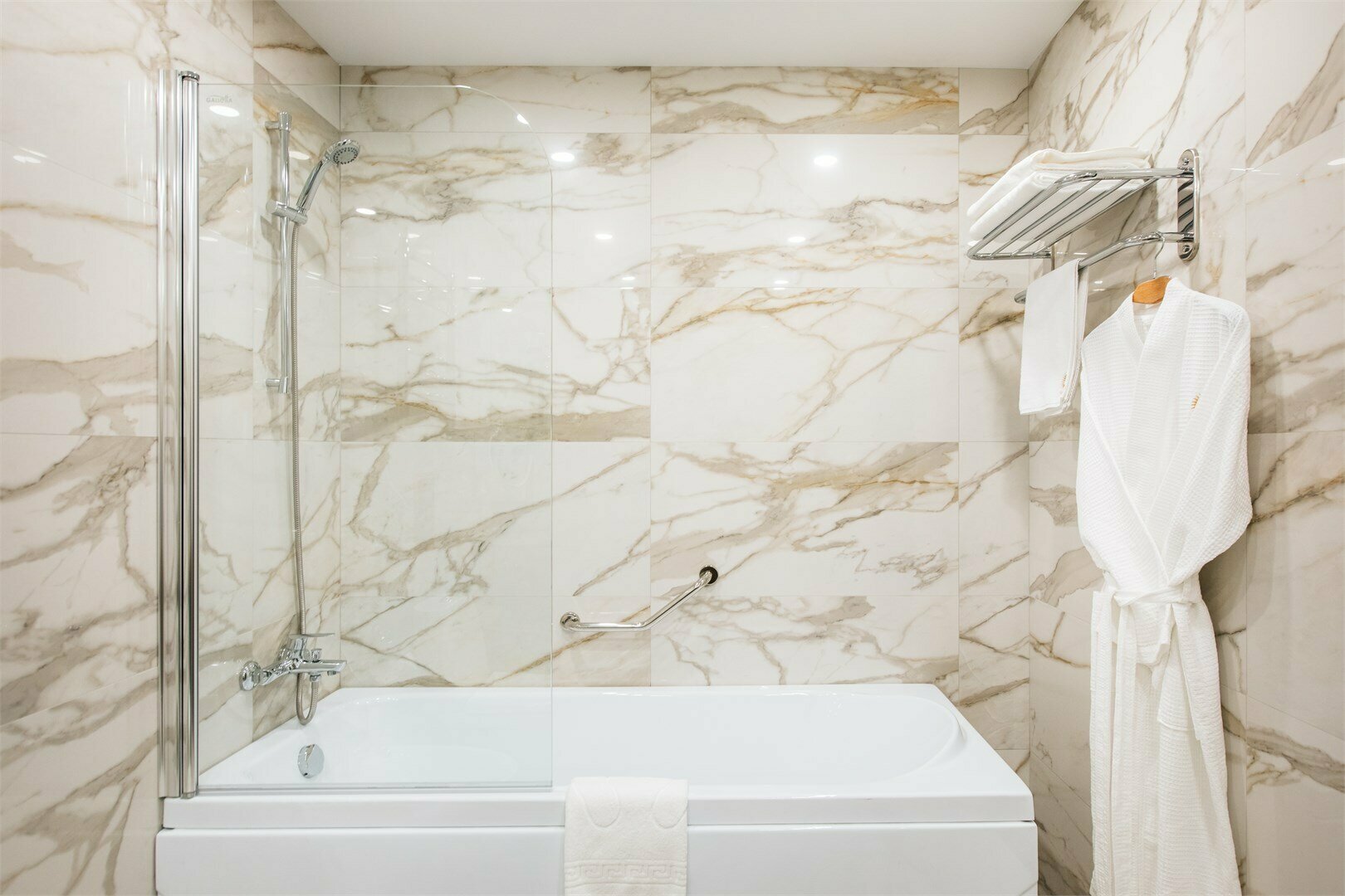 Джуниор Фэмили