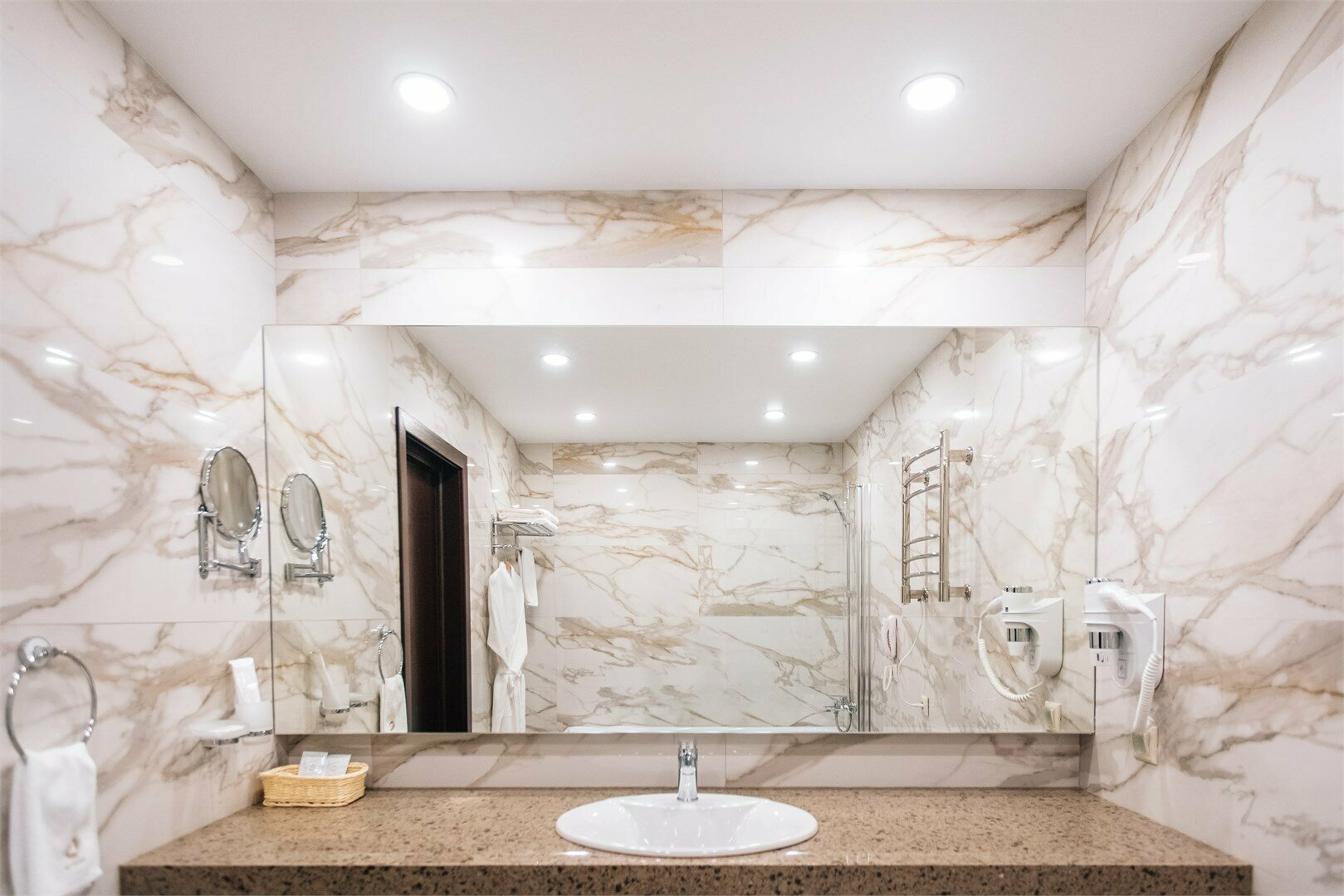 Джуниор Фэмили