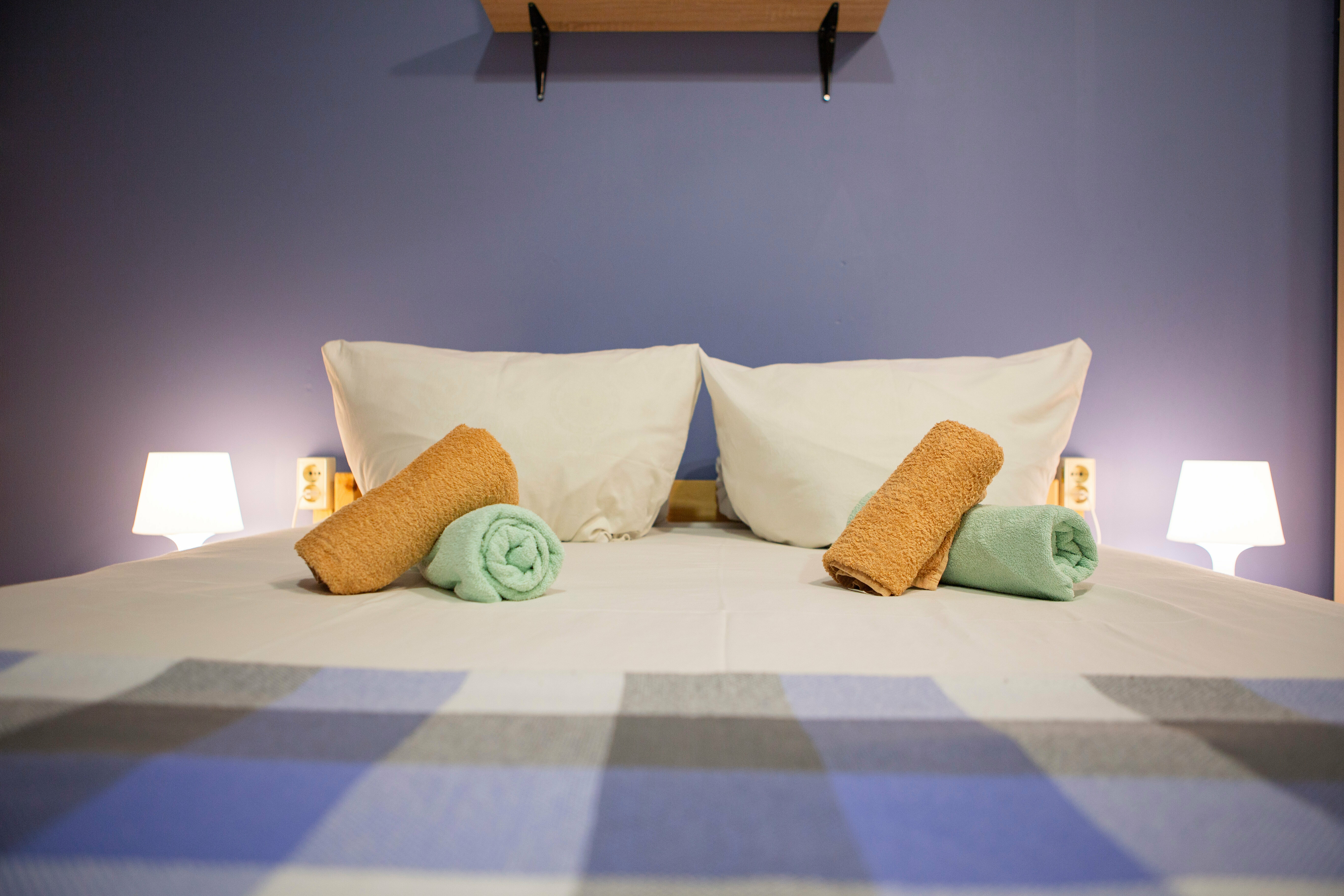 Четырехместный номер с собственной ванной комнатой вне номера