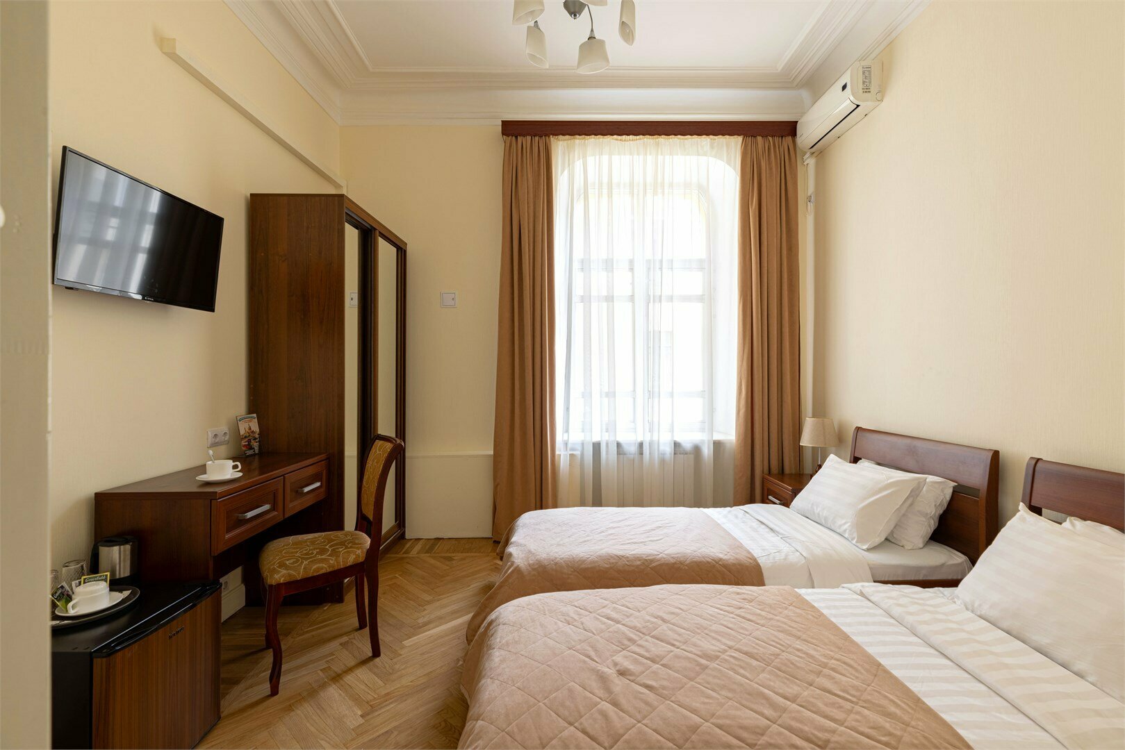 Улучшенный номер с 1 большой или 2 раздельными кроватями (кондиционер)