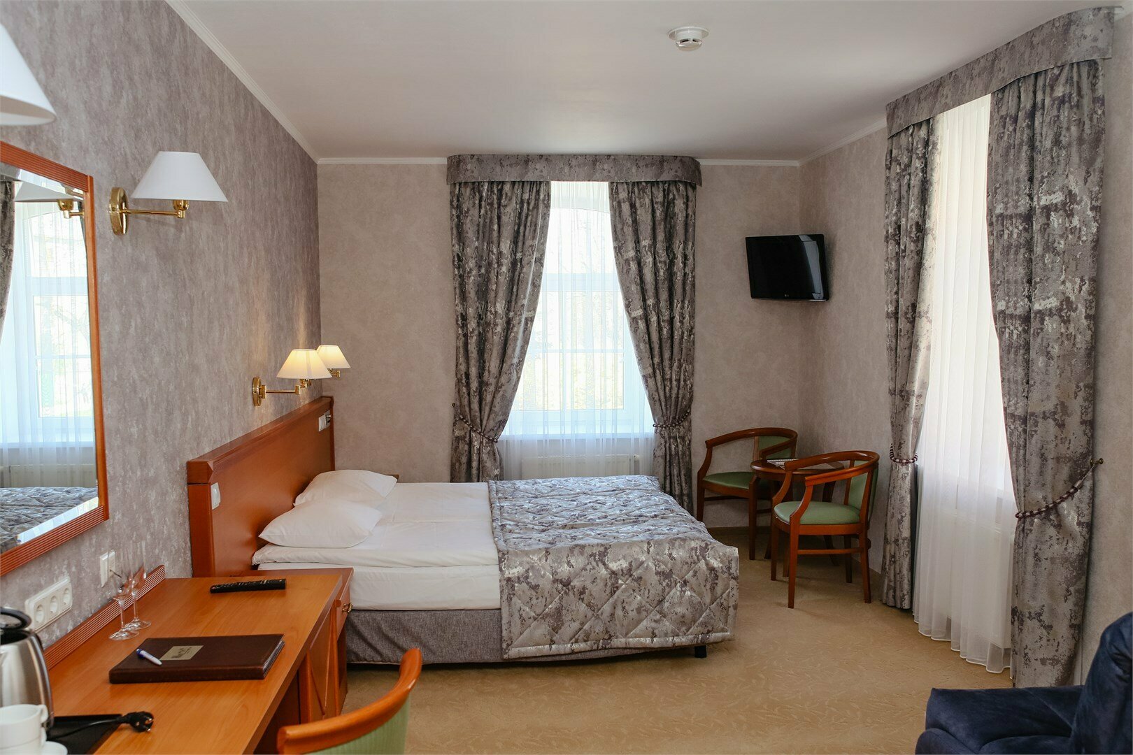 Двухместный полулюкс с двуспальной кроватью