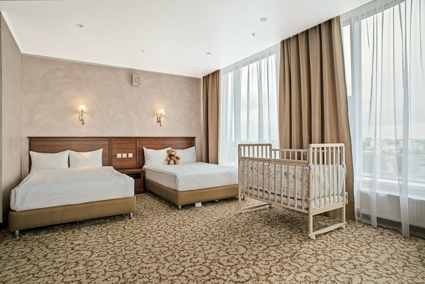 Просторный двухместный номер с 2 отдельными кроватями