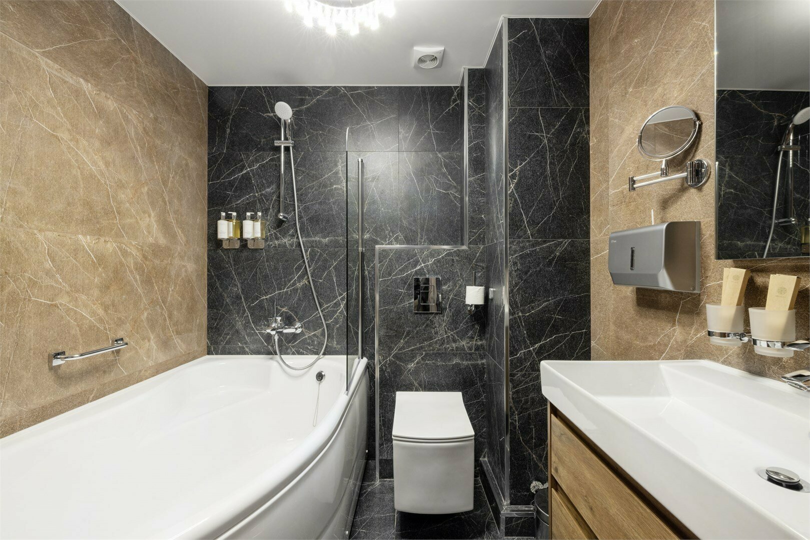 Полулюкс с балконом и видом на горы