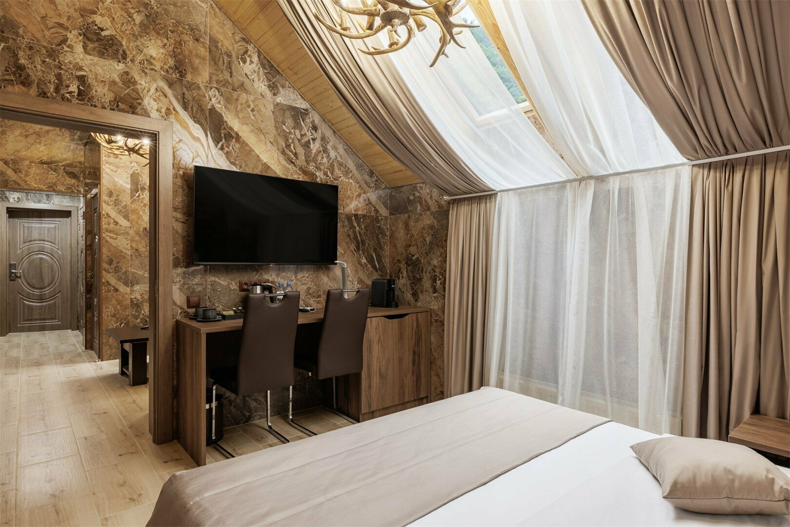 Полулюкс с мансардными окнами