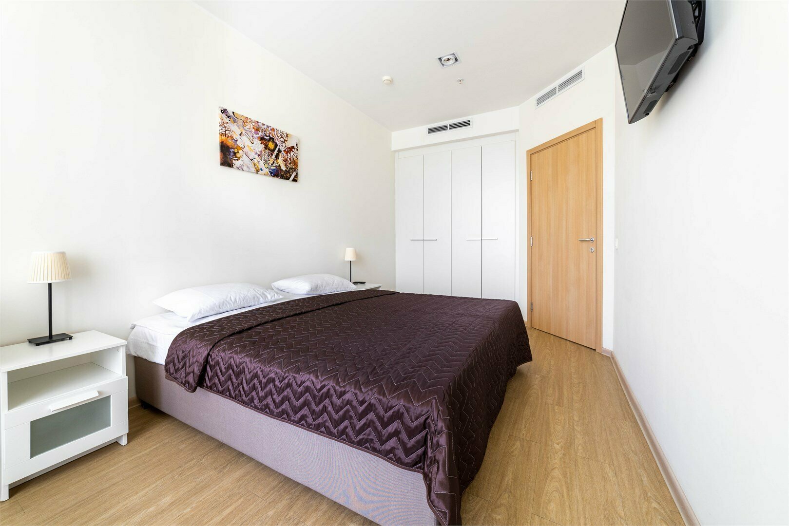 Двухкомнатные апартаменты с одной спальней (6-12 этаж)