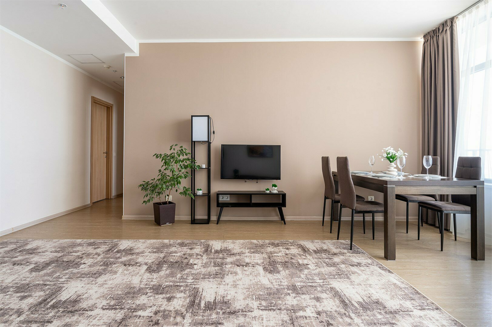 Трехкомнатные улучшенные апартаменты с двумя спальнями (7 этаж)