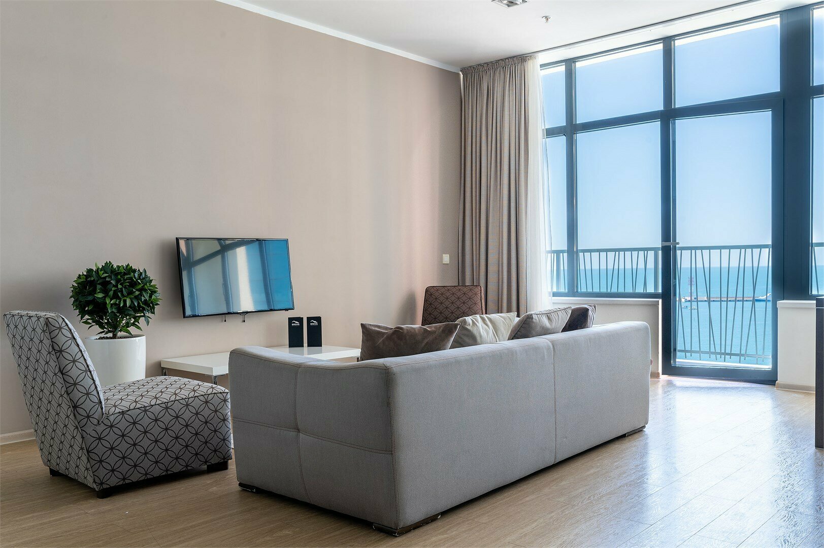 Трехкомнатные апартаменты с двумя спальнями (6-14 этаж)