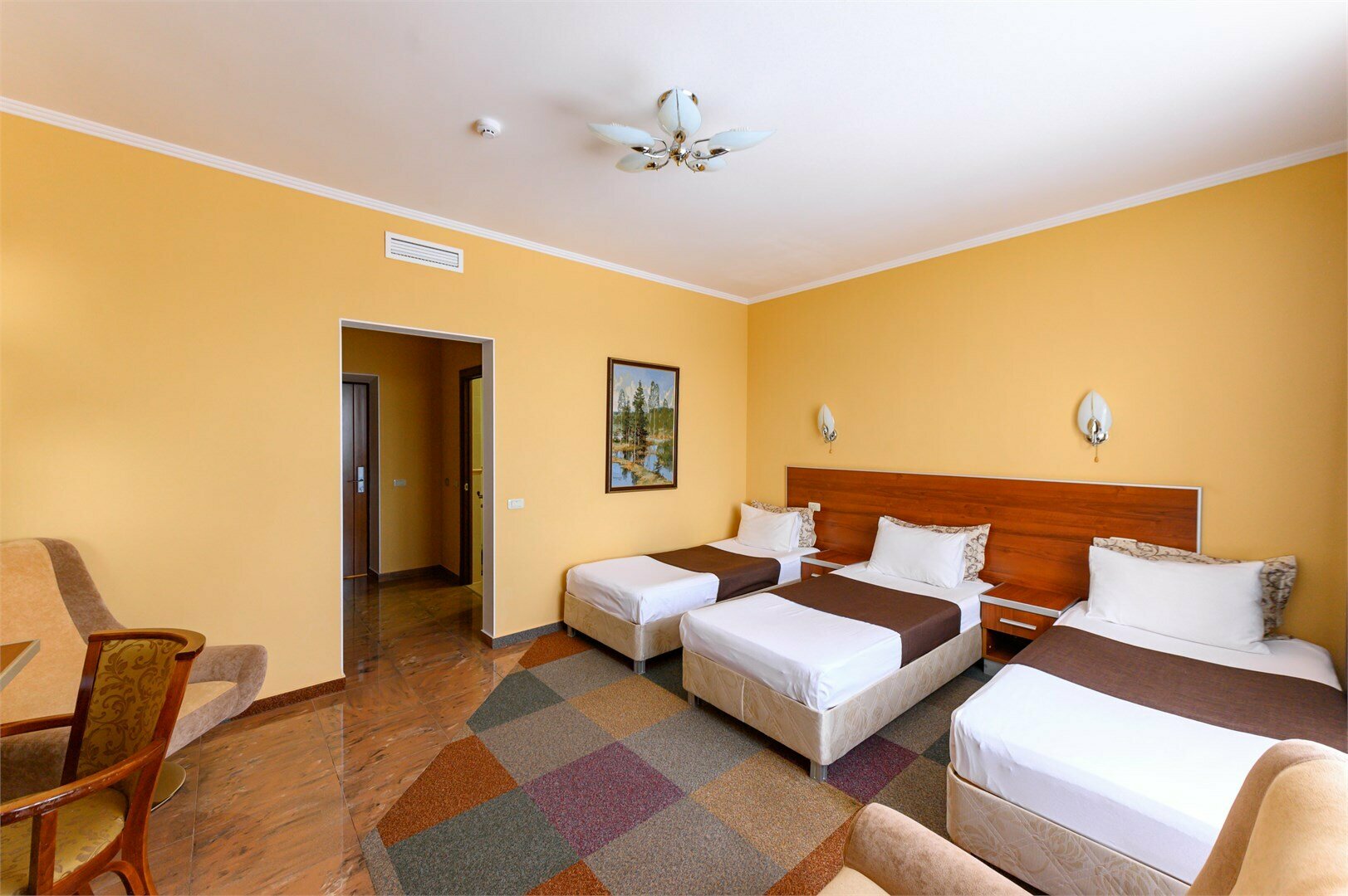 Трехместный