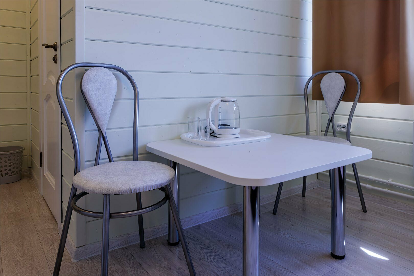 номер 2 + 1 (двуспальная + односпальная кровать)