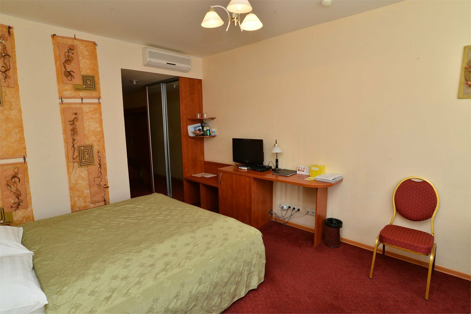 Двухместный номер с 1 кроватью или 2 отдельными кроватями и собственной ванной комнатой