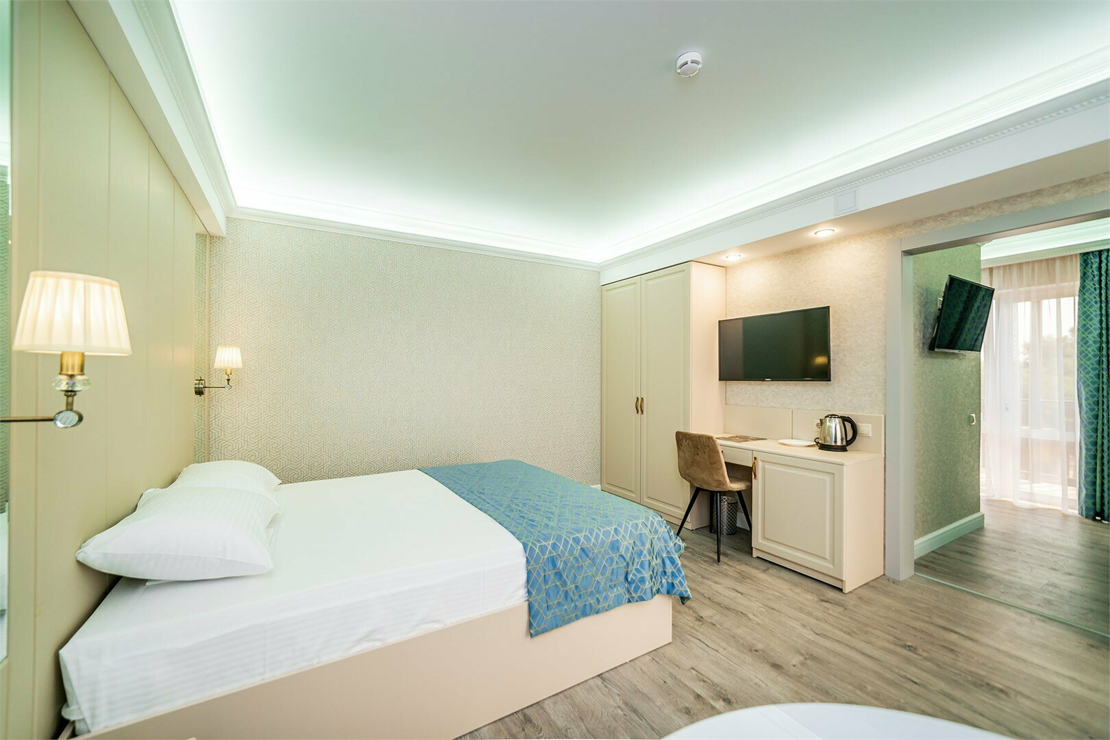 Люкс с балконом