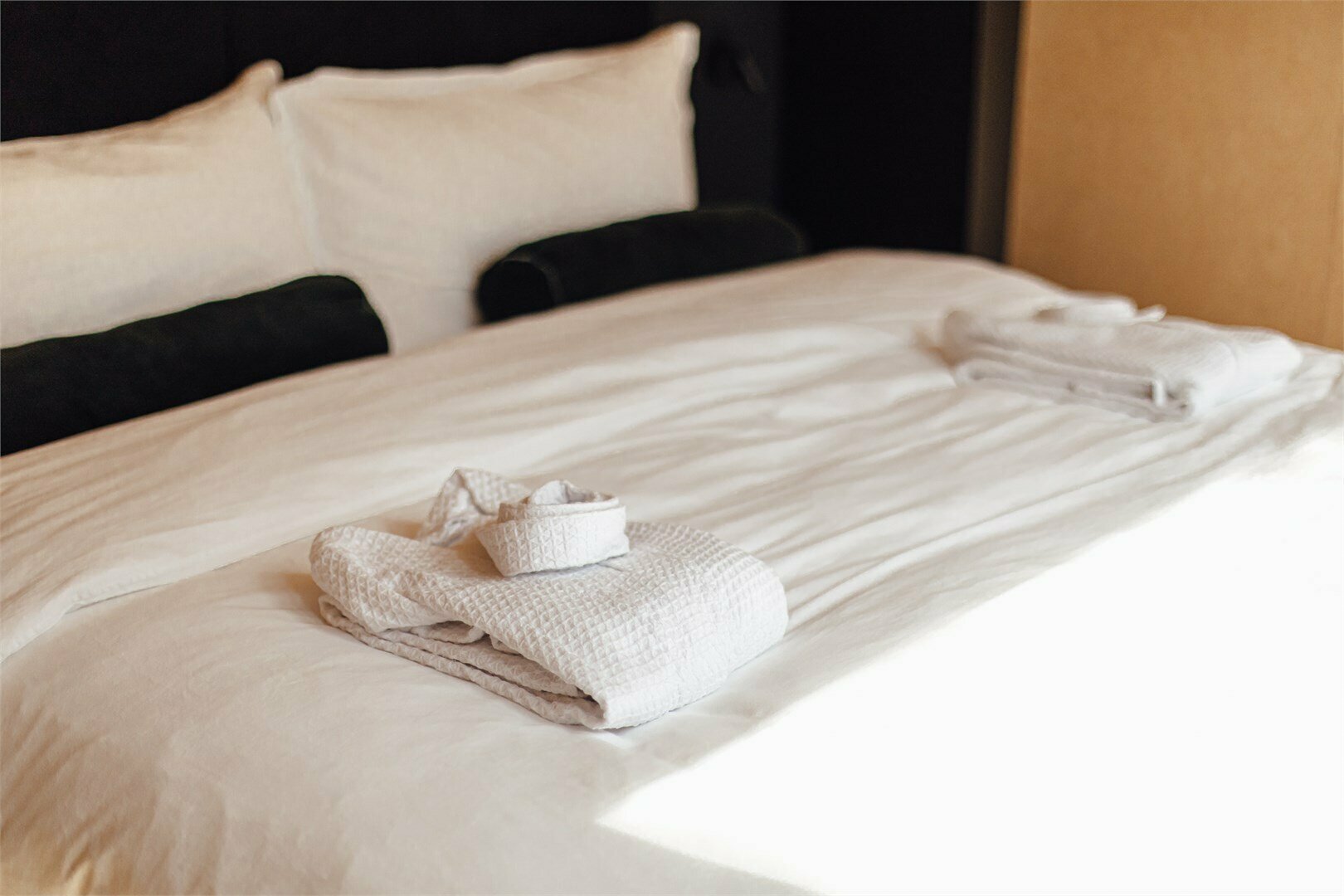 Большой дом с камином и проектором