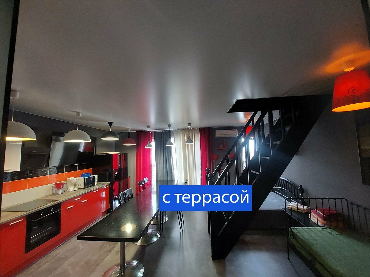 Двухуровневые апартаменты с террасой