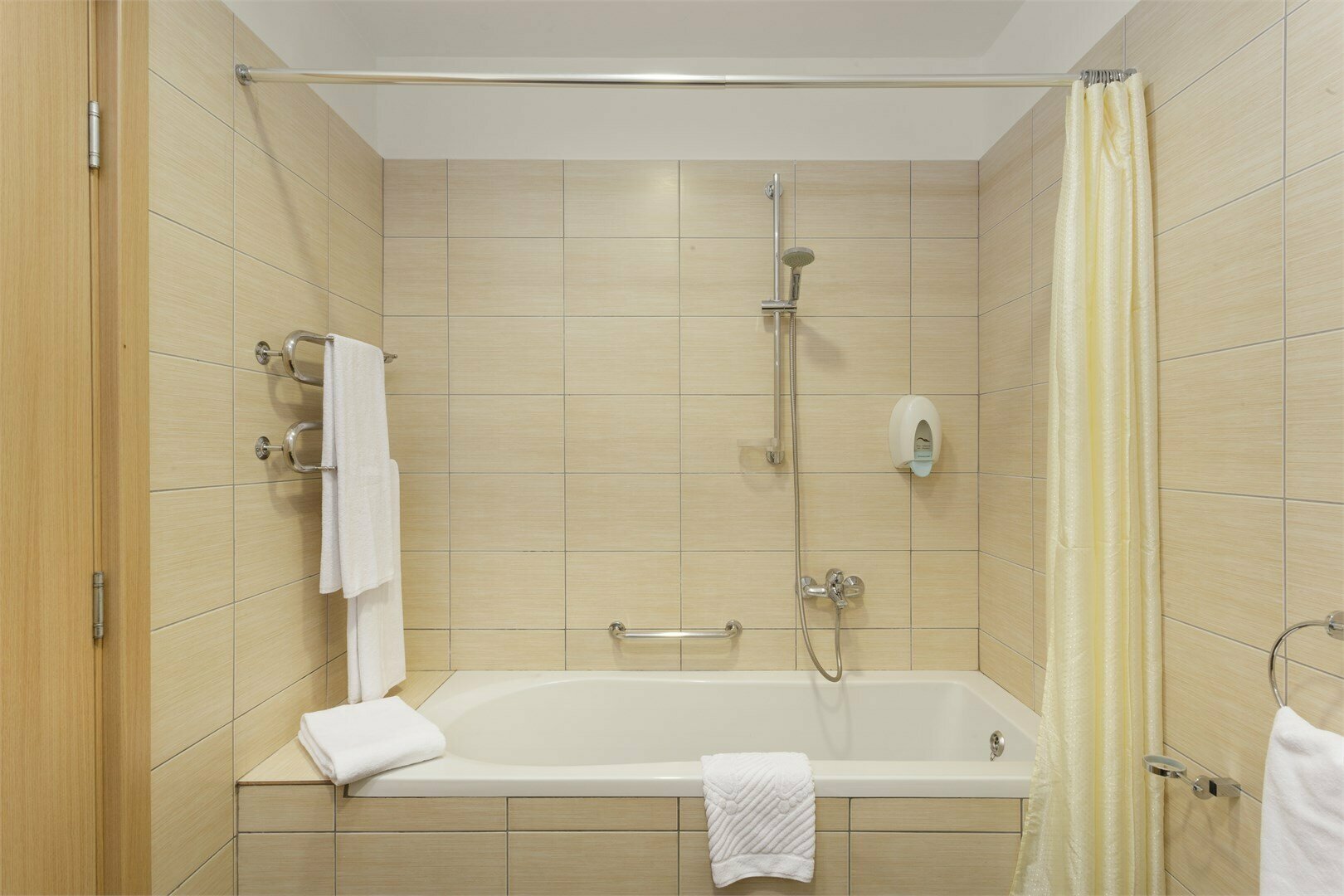 Четырехкомнатный апартамент (12-15 этаж) вид на море, до 8ми взрослых в номере