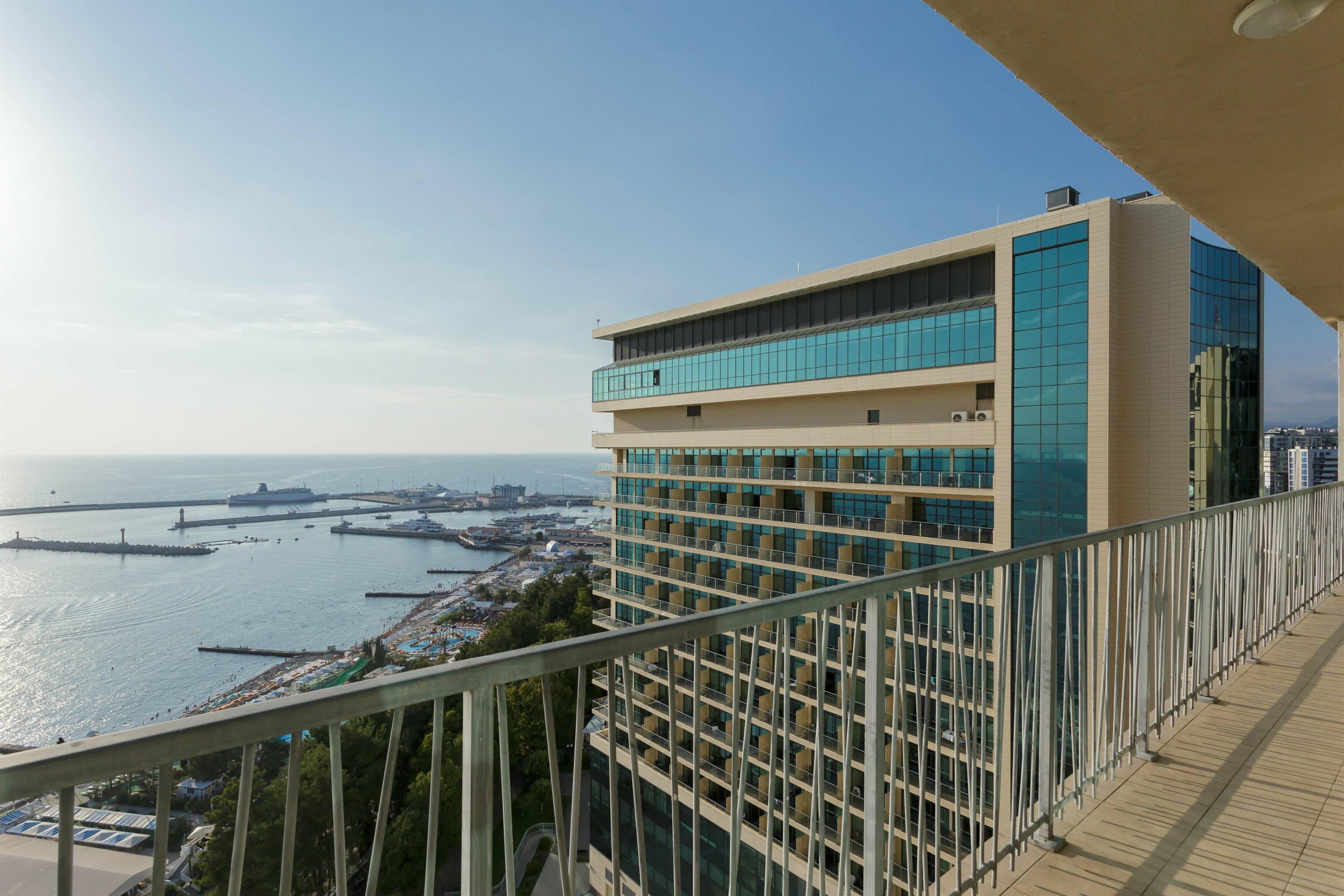 Четырехкомнатный апартамент (12-15 этаж) вид на море, до 8ми взрослых в номере