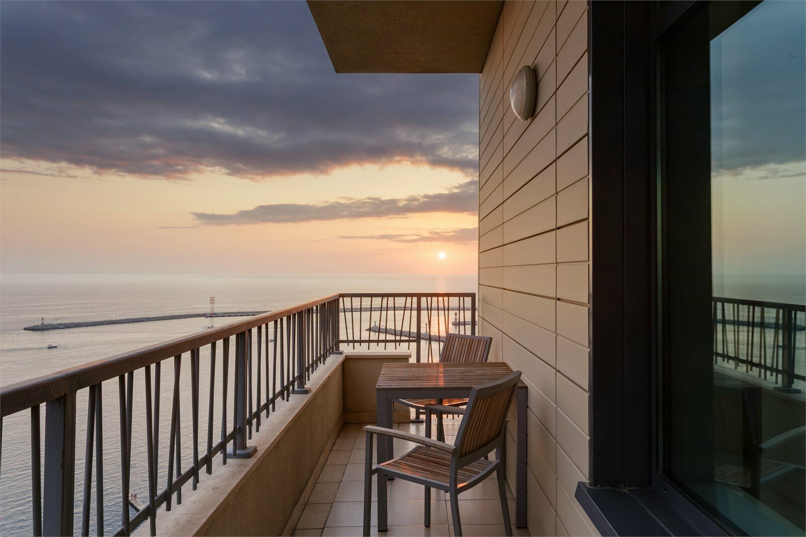 Двухэтажный апартамент с двумя спальнями (15 этаж), до 5ти взрослых в номере