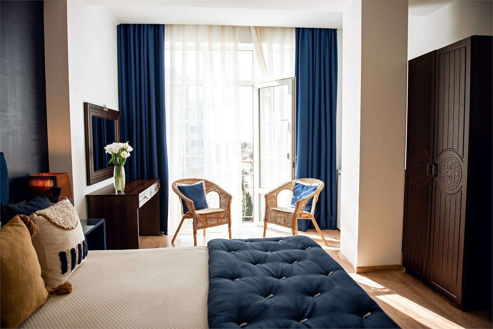 Люкс «Картье» двухкомнатный (mountain –see View)