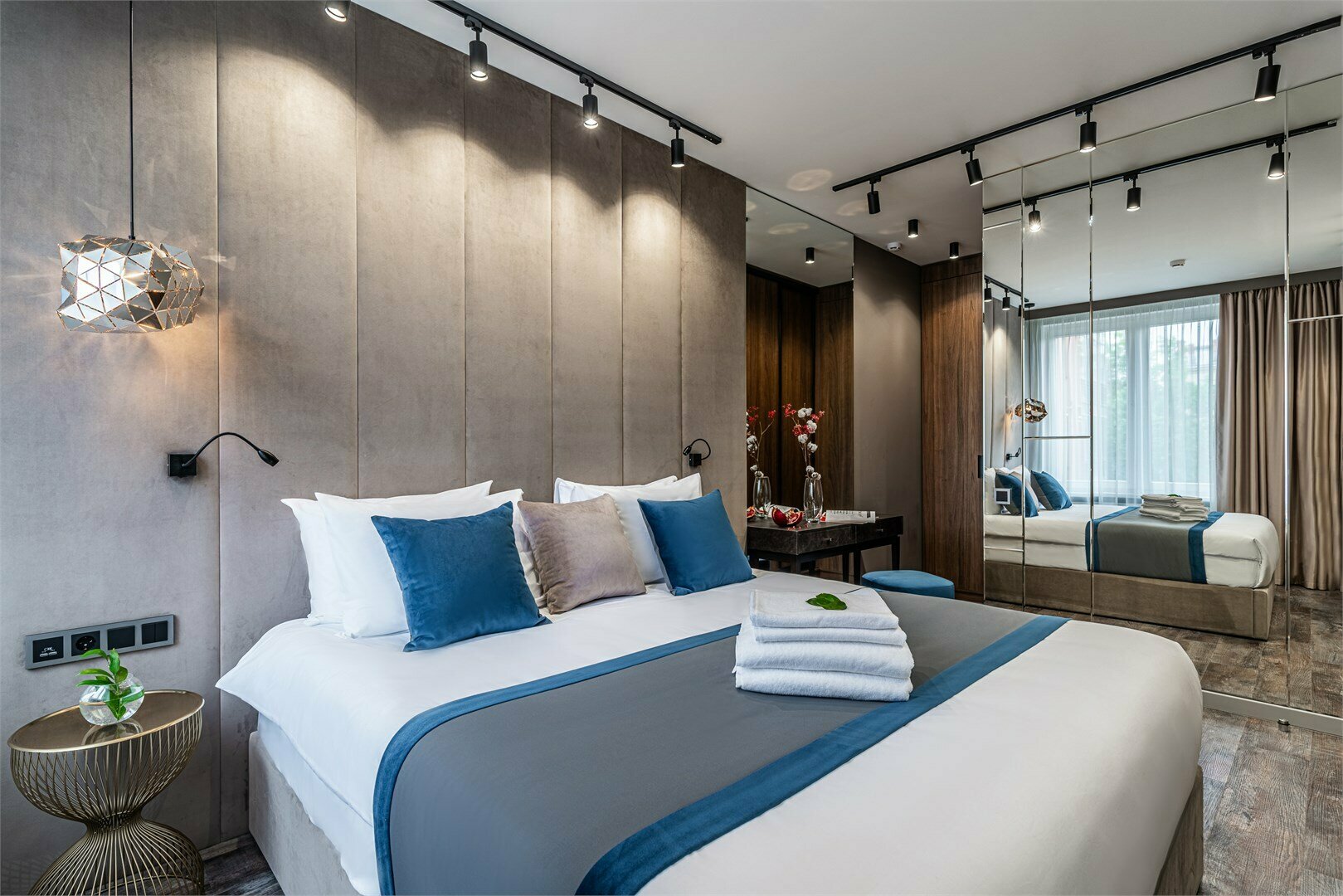 Апартаменты с отдельной спальней EAST