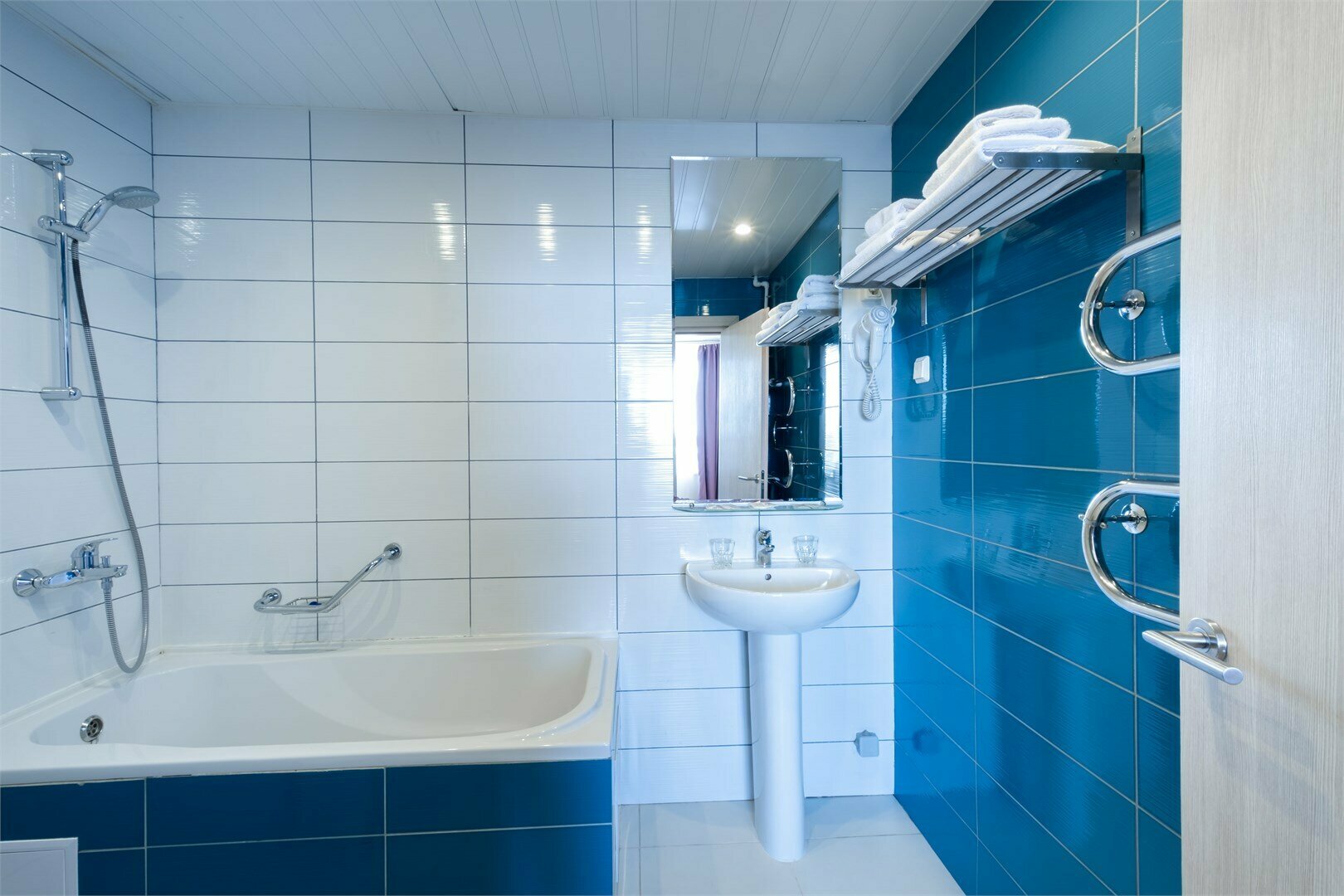 Номер двухкомнатная  студия с видом в сторону залива