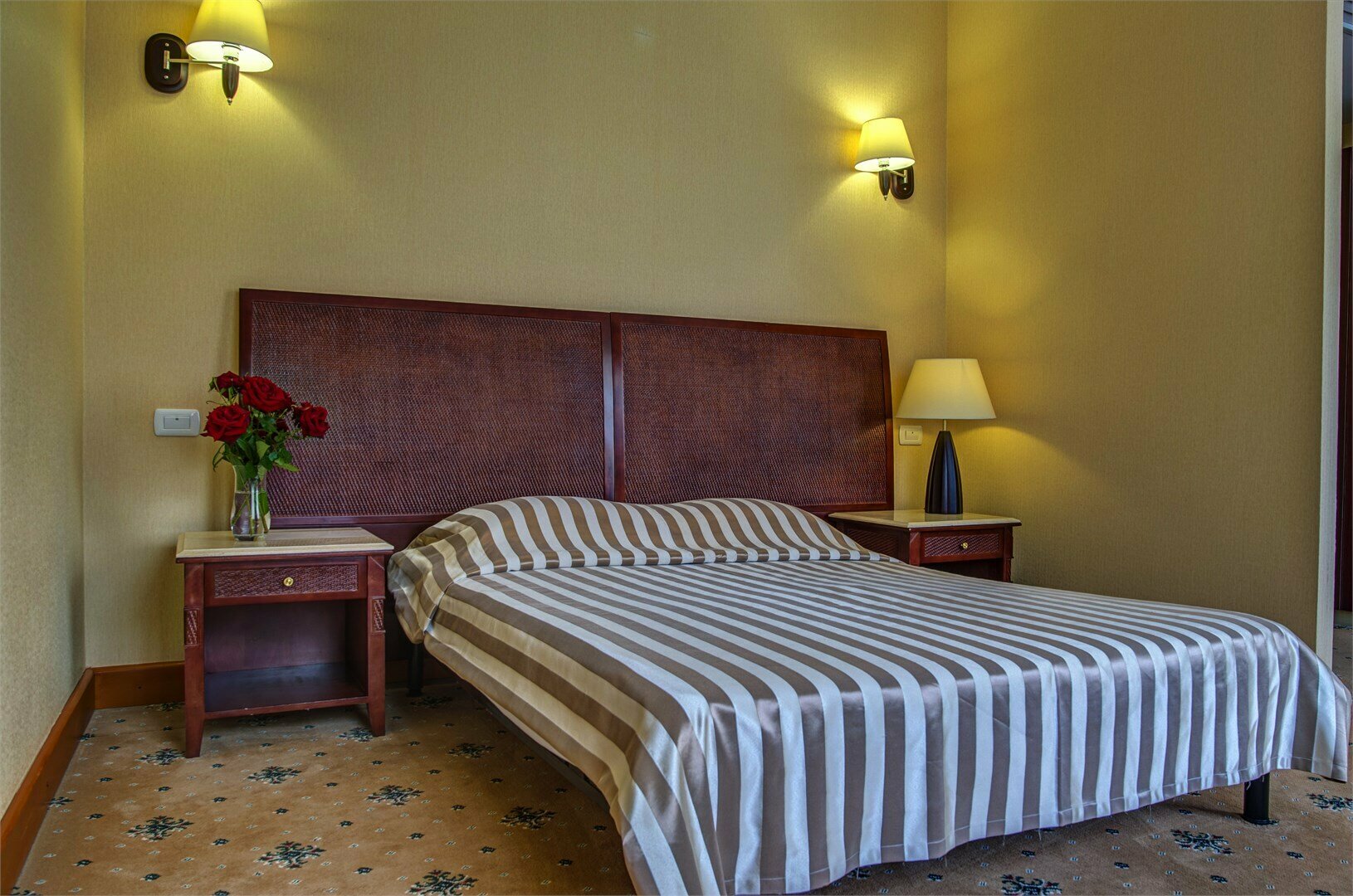 Полулюкс (улучшенный двухместный номер)