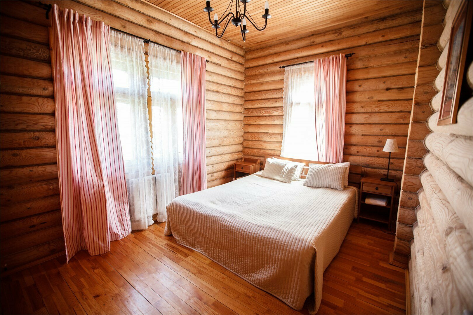 Коттедж №4 на 12+2 мест с беседкой и мангальной зоной