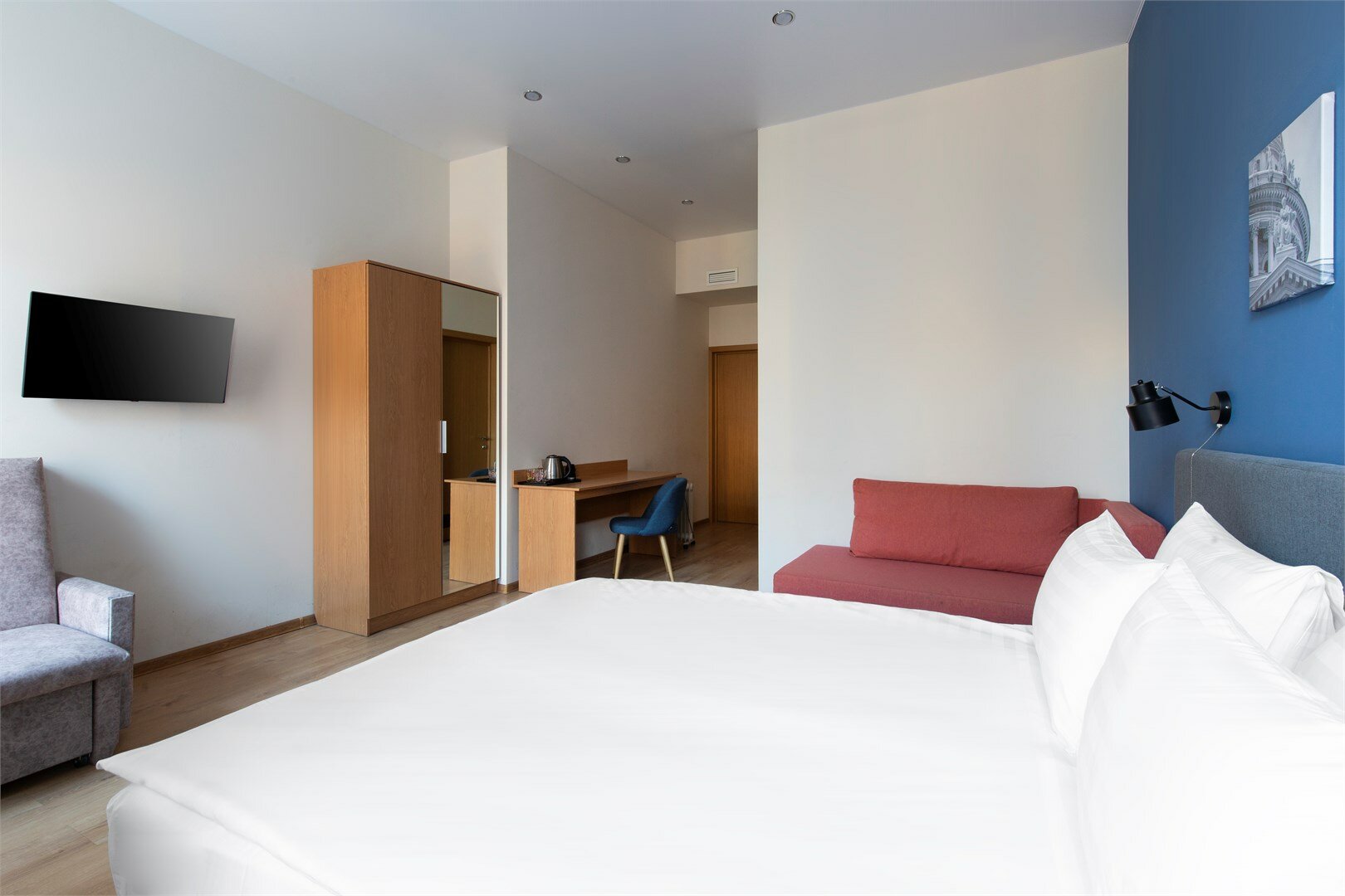 Улучшенный стандартный номер с одной большой или двумя раздельными кроватями