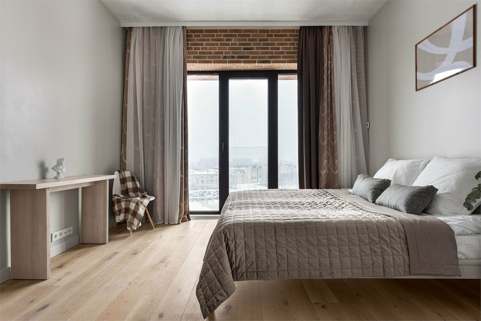 Deluxe апартамент для 4-х гостей с видом на город