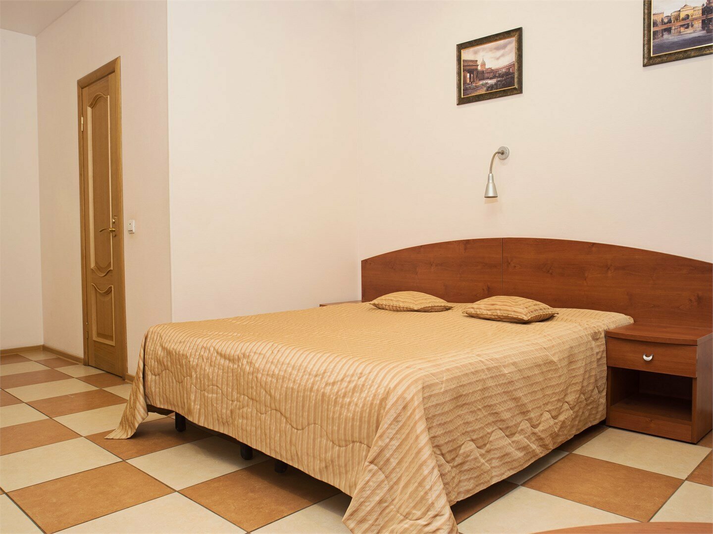 Улучшенный двухместный номер с 2 отдельными кроватями