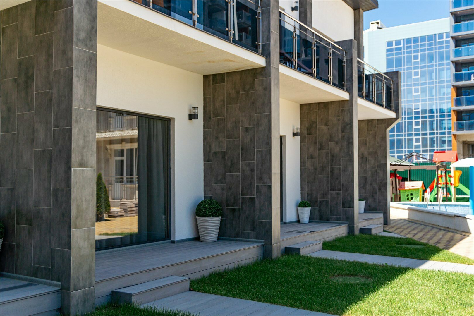 Домики с отдельным входом до 4-х человек