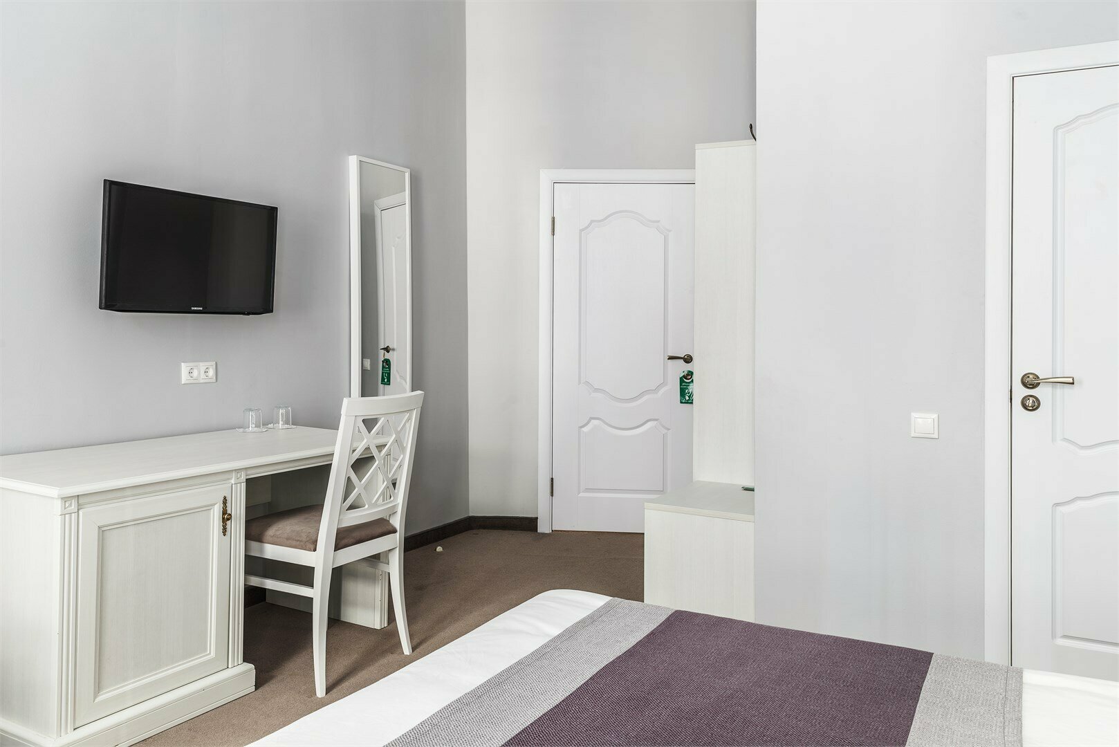 ДВУХМЕСТН. НОМЕР С 1 ДВУСПАЛЬНОЙ КРОВАТЬЮ И ДОП. КРЕСЛО-КРОВАТЬЮ