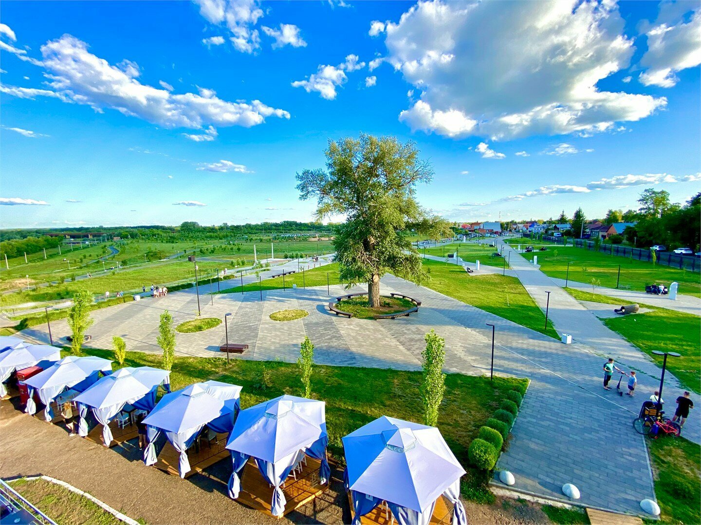 Двухместный номер с одной кроватью, балконом и видом на парк