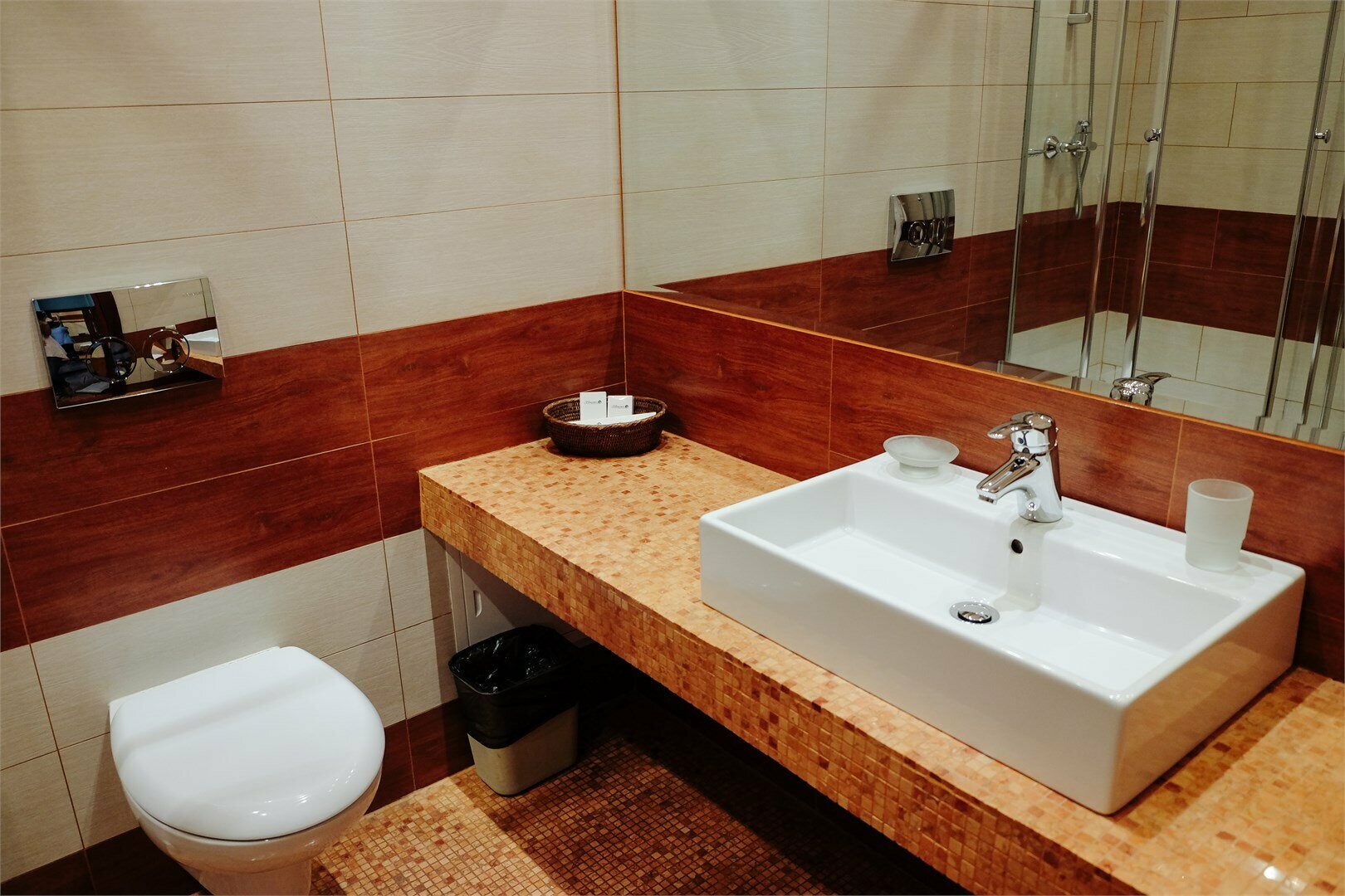 Двухместный 1 кровать дизайнерский (завтрак включён)