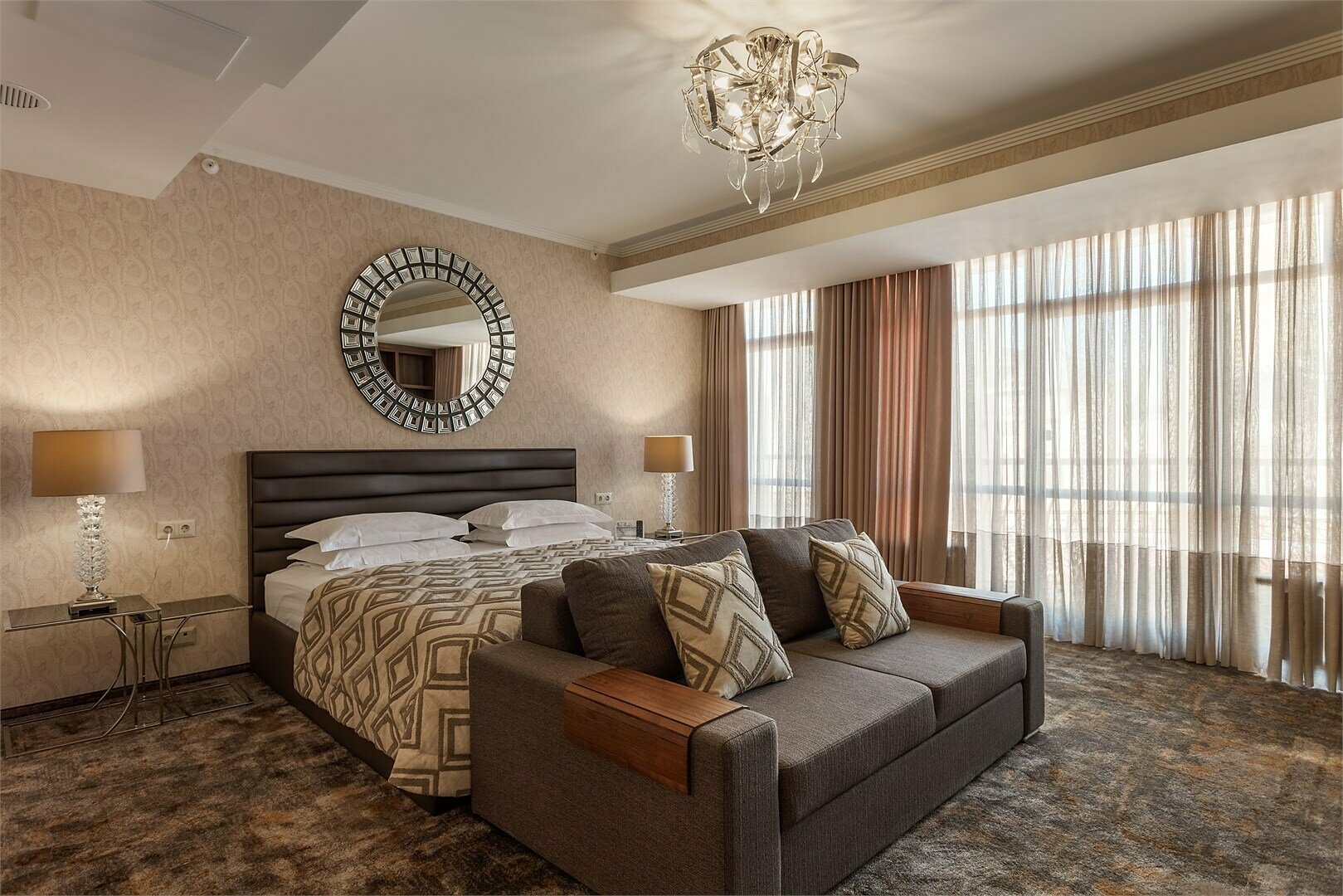 Гранд Люкс Амбассадори