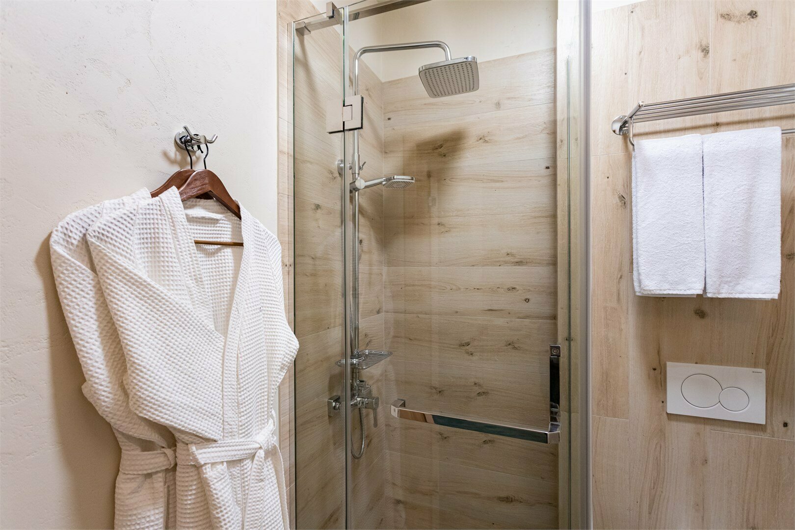 Стандартный номер c видом на город с окном