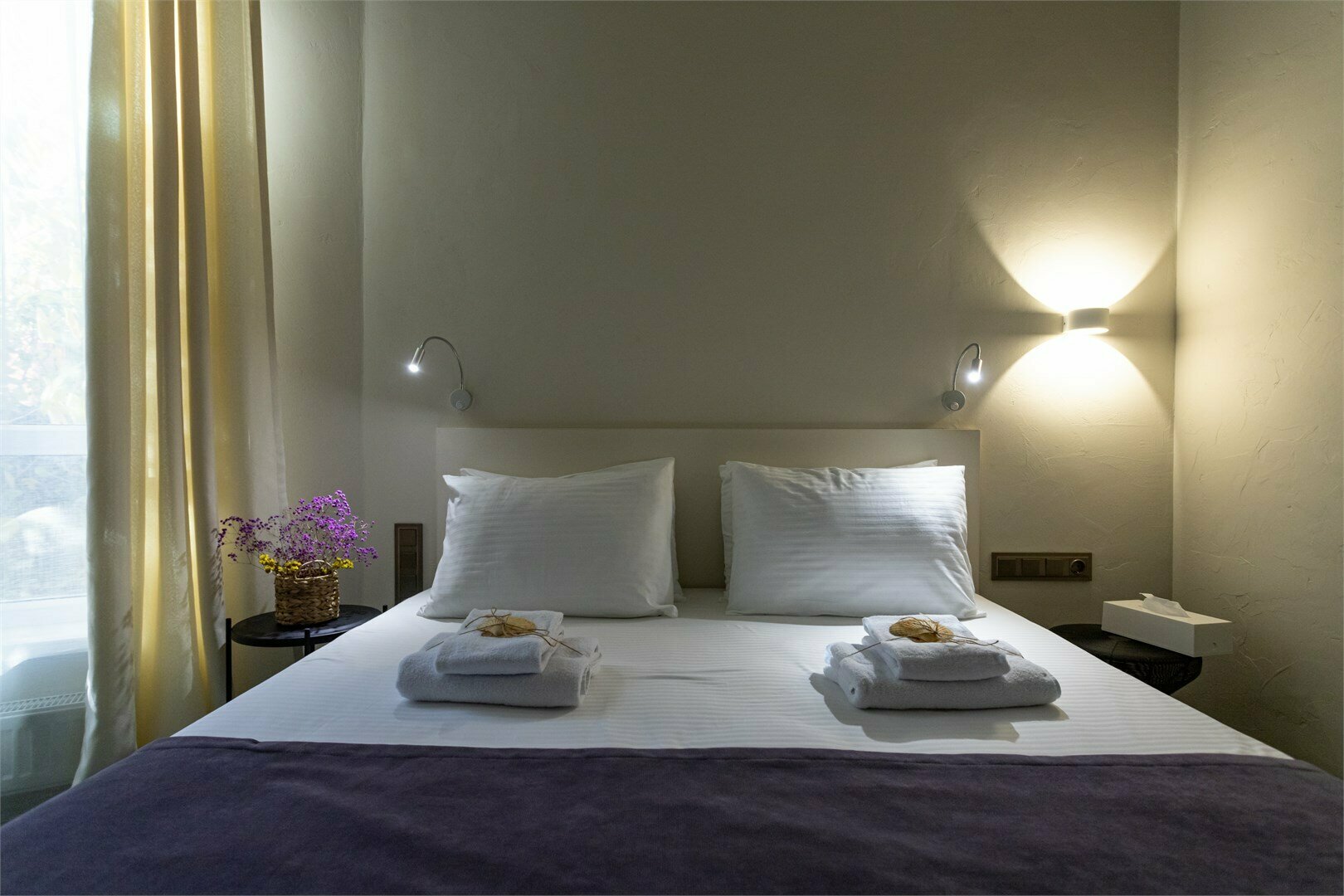 Стандартный номер c видом на город с окном