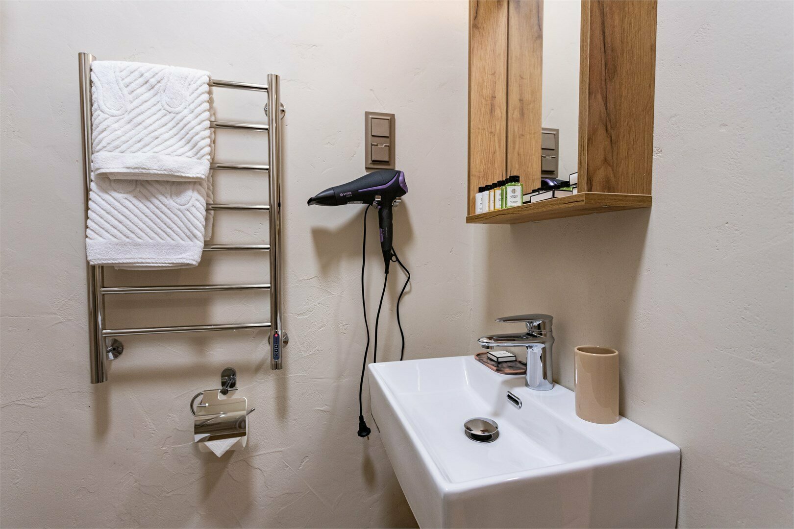 Стандартный номер c видом на город с окном