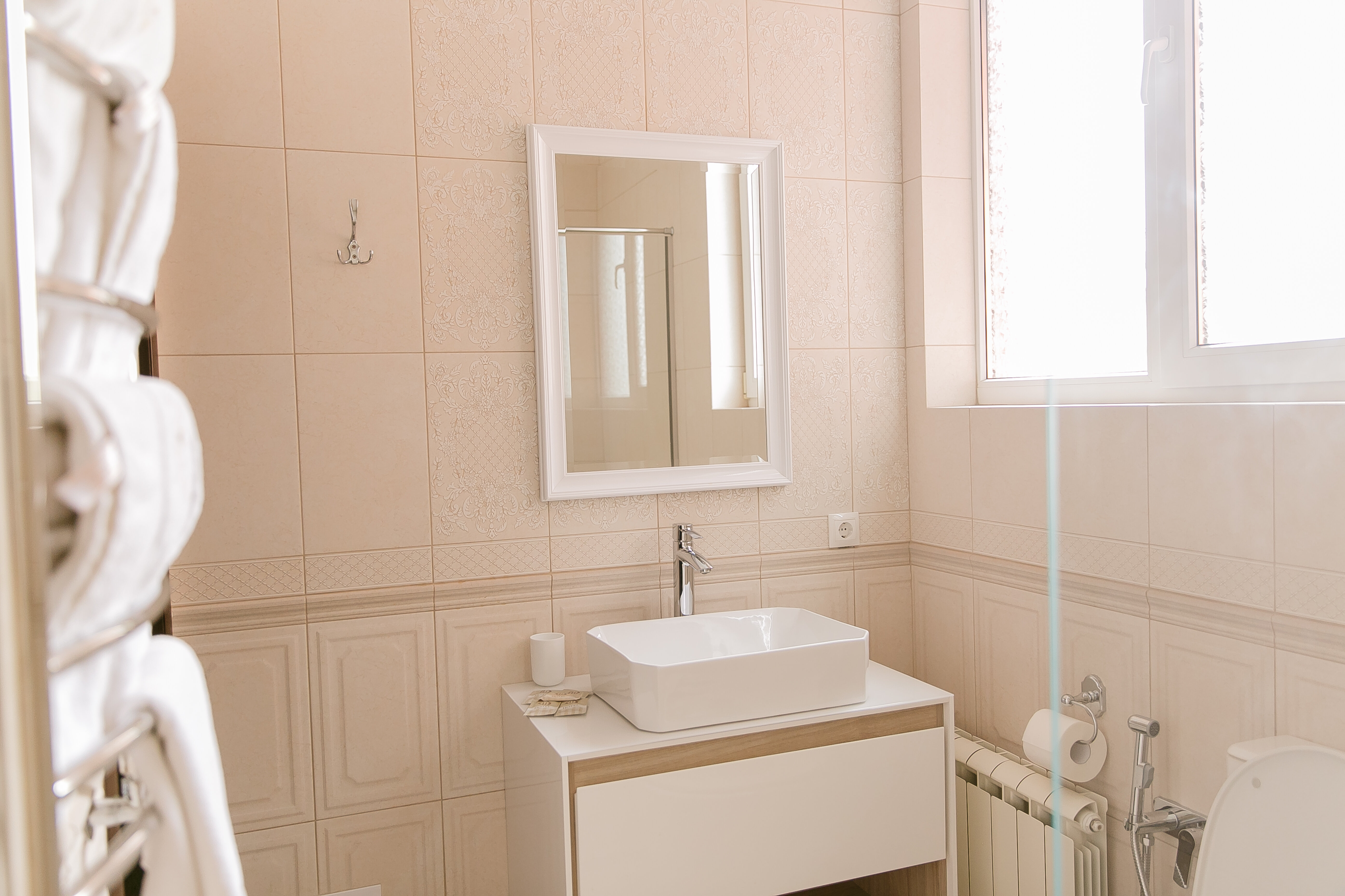 Полу люкс с одной большой кроватью