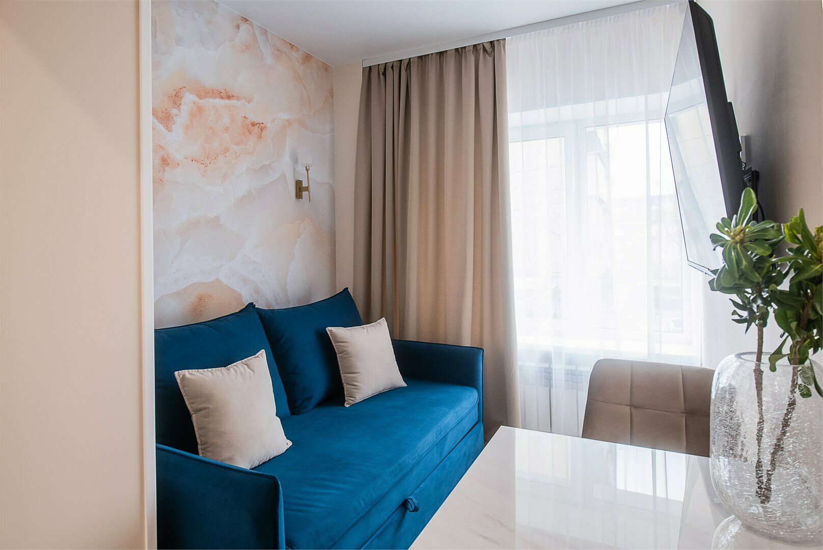 Стандарт с диваном (общий санузел один на два номера)