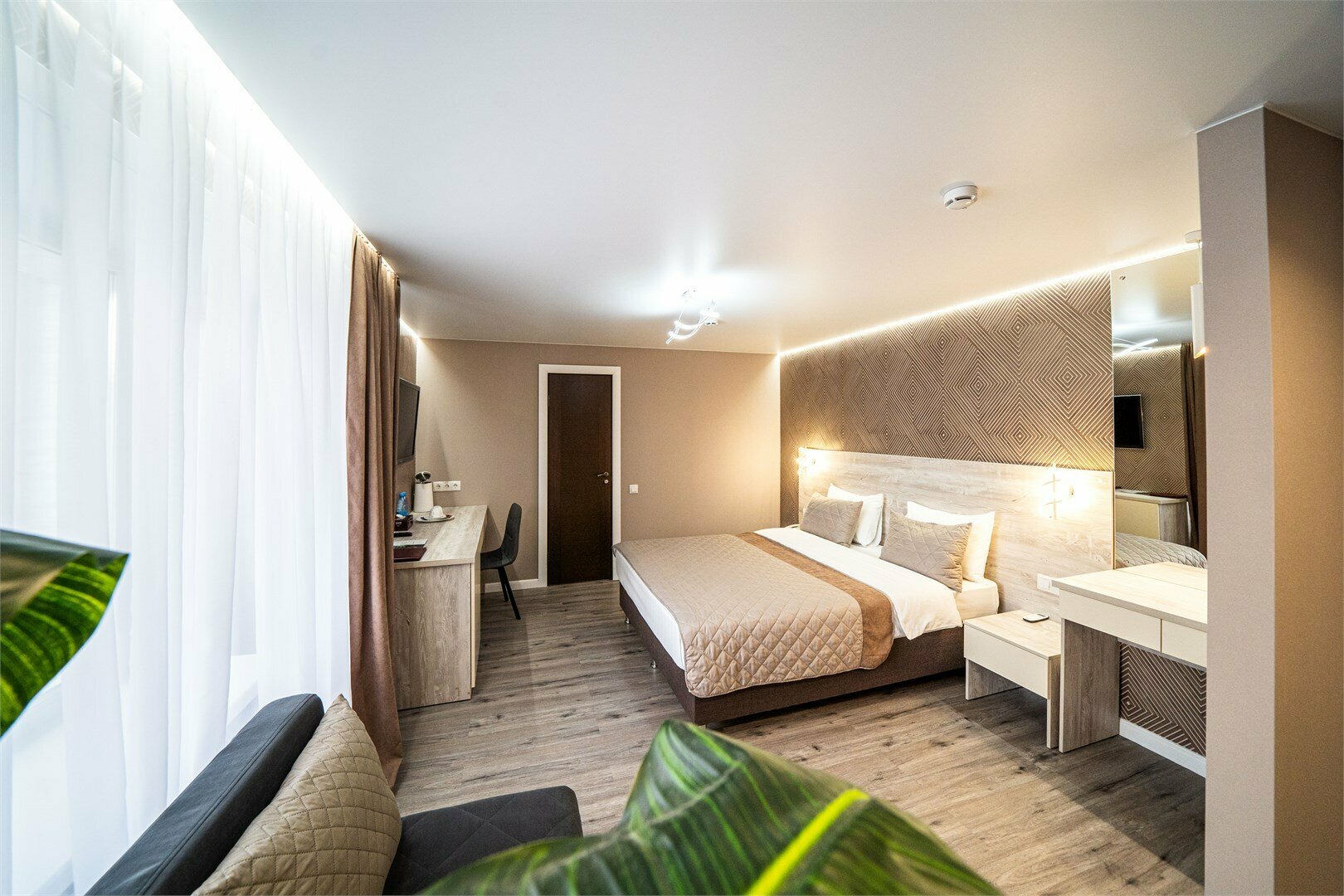 Люкс с кроватью размера «king-size» и балконом