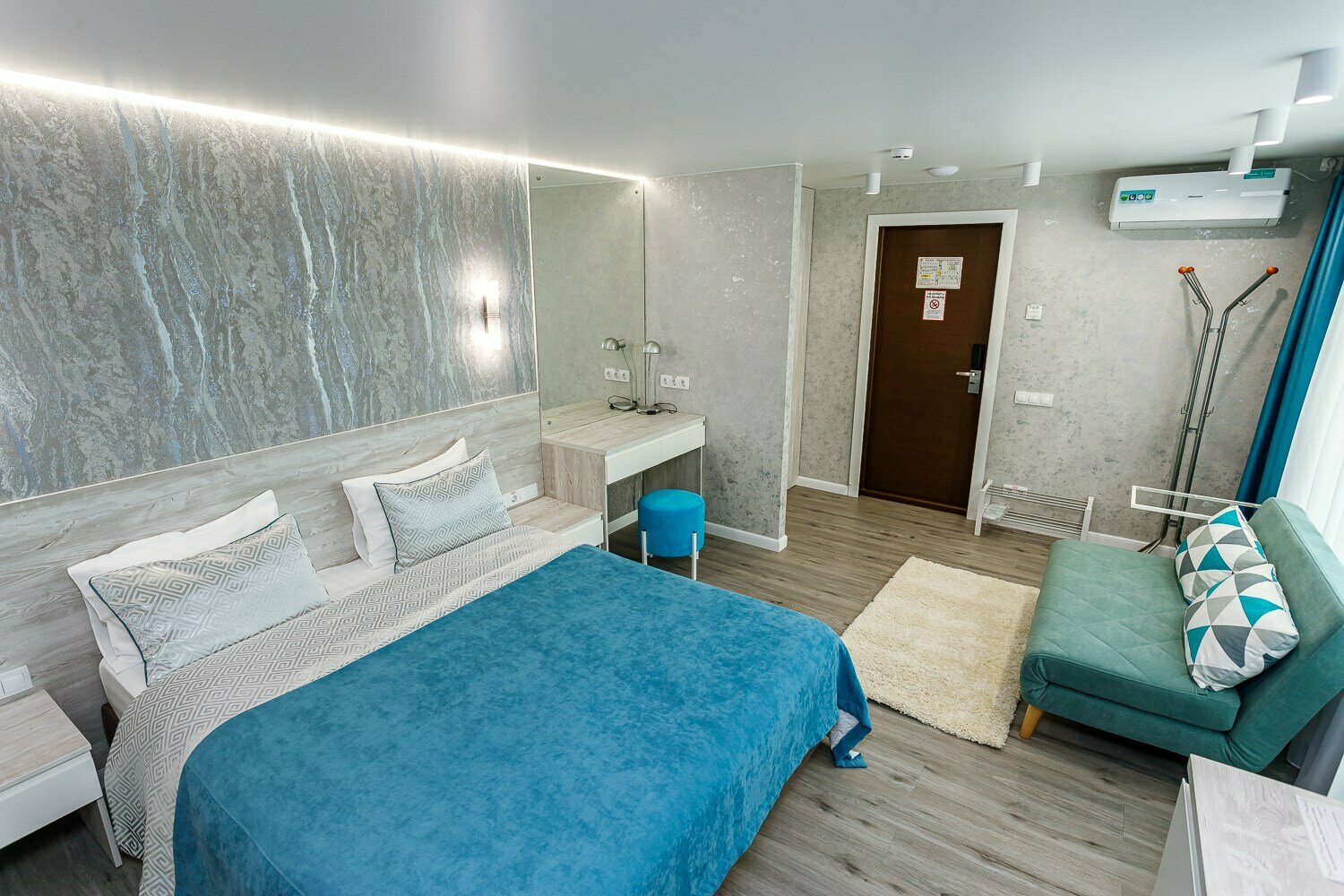 Люкс с кроватью размера «king-size» и балконом