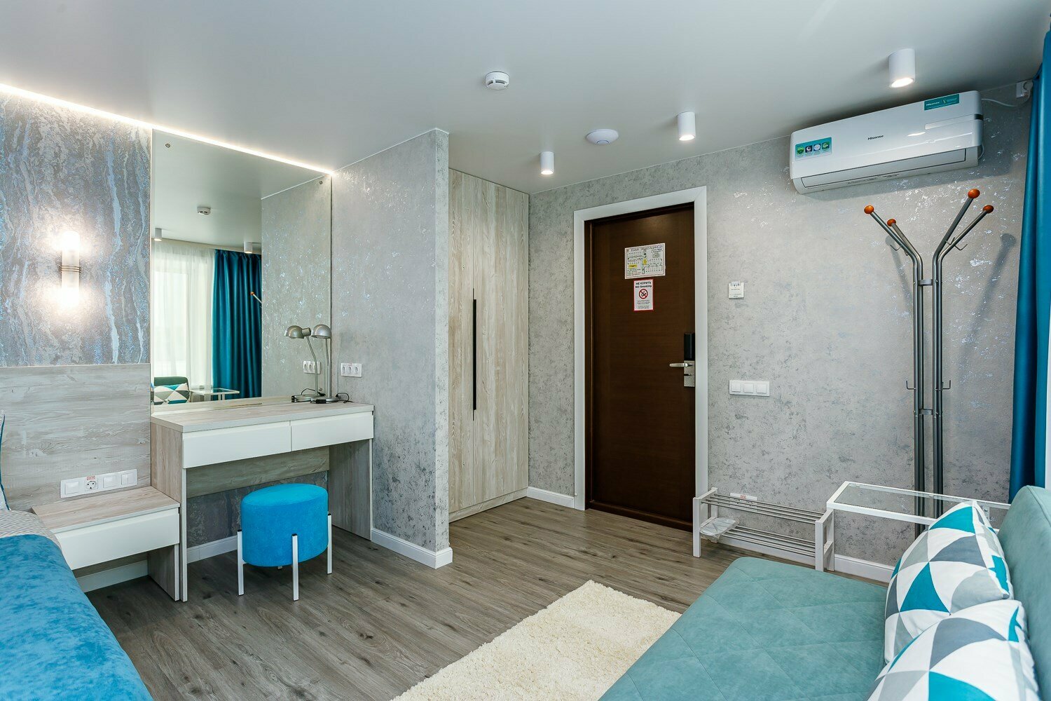 Люкс с кроватью размера «king-size» и балконом