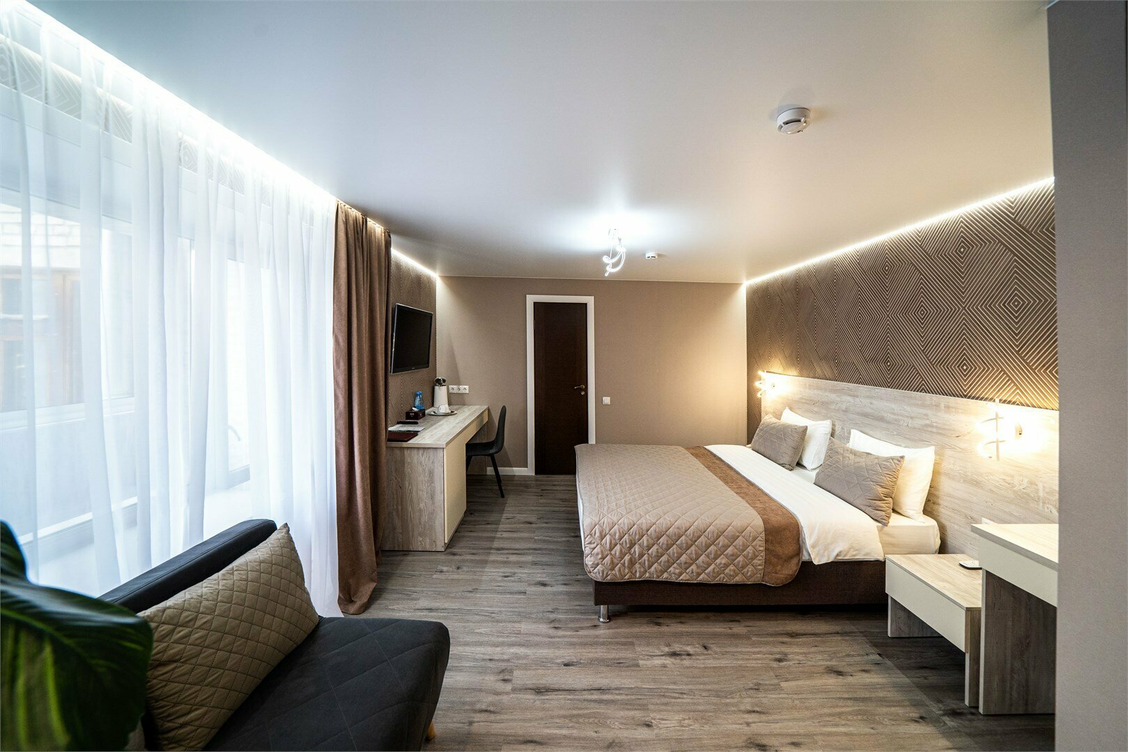 Люкс с кроватью размера «king-size» и балконом