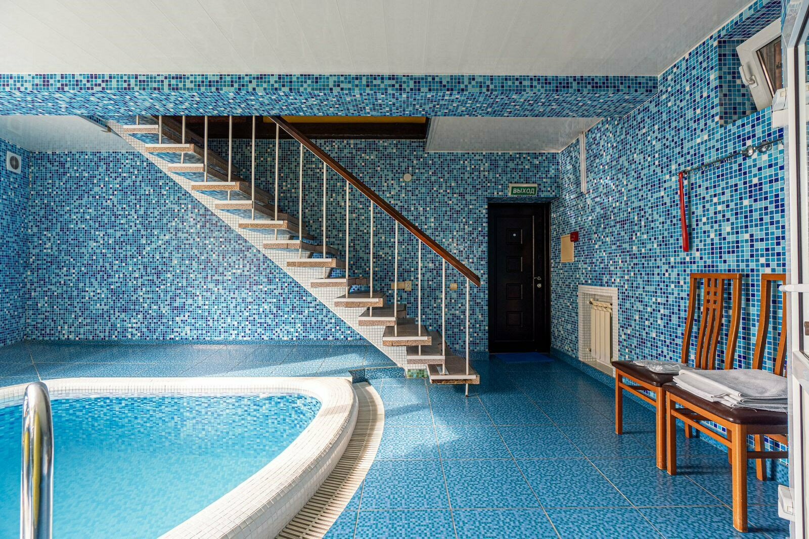 «Дуплекс» с сауной и бассейном 103