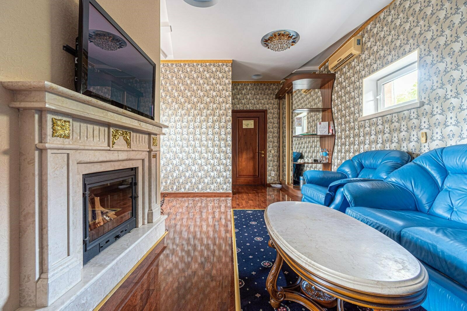 "Люкс" 106 с балконом и камином