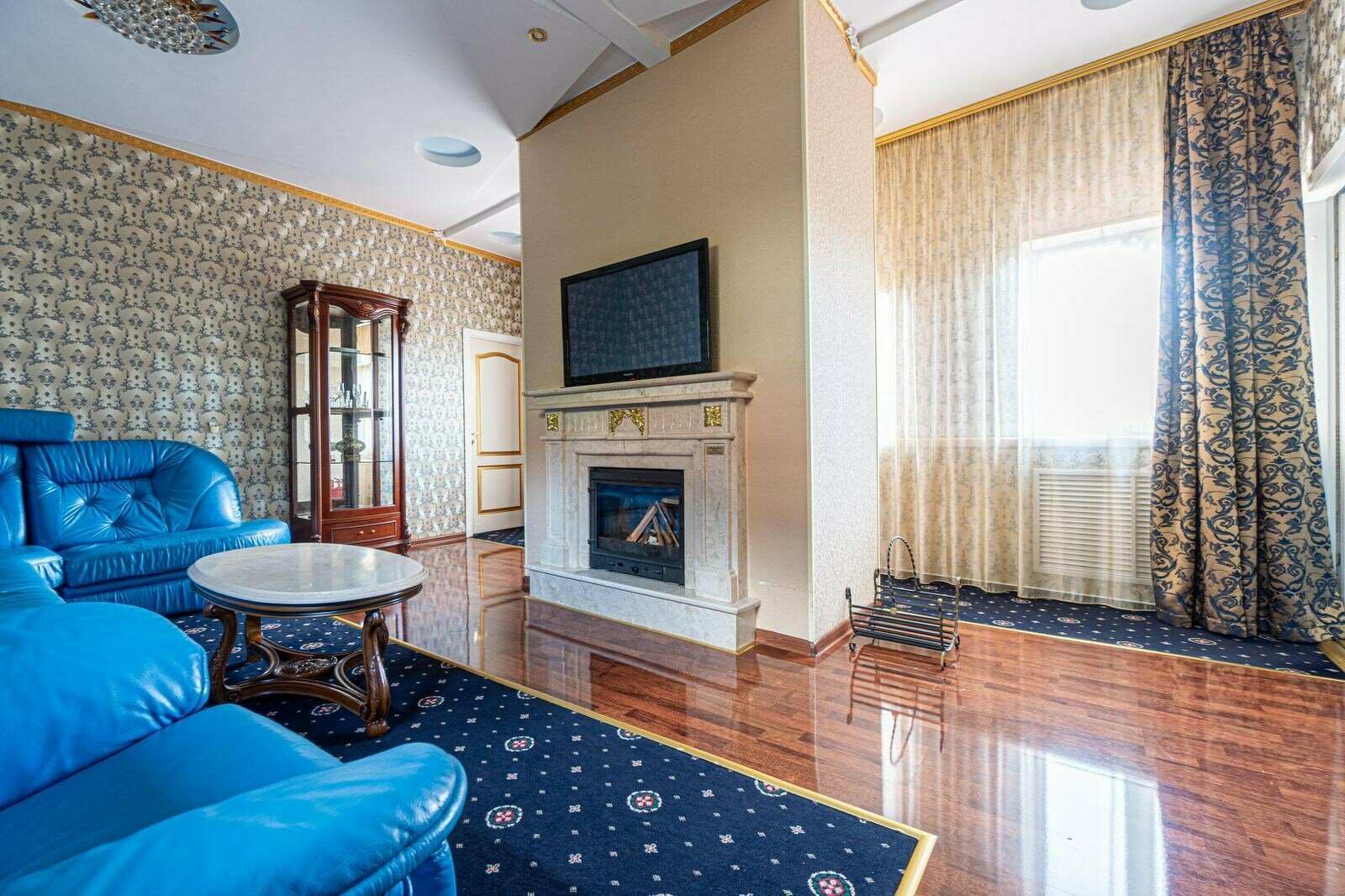 "Люкс" 106 с балконом и камином